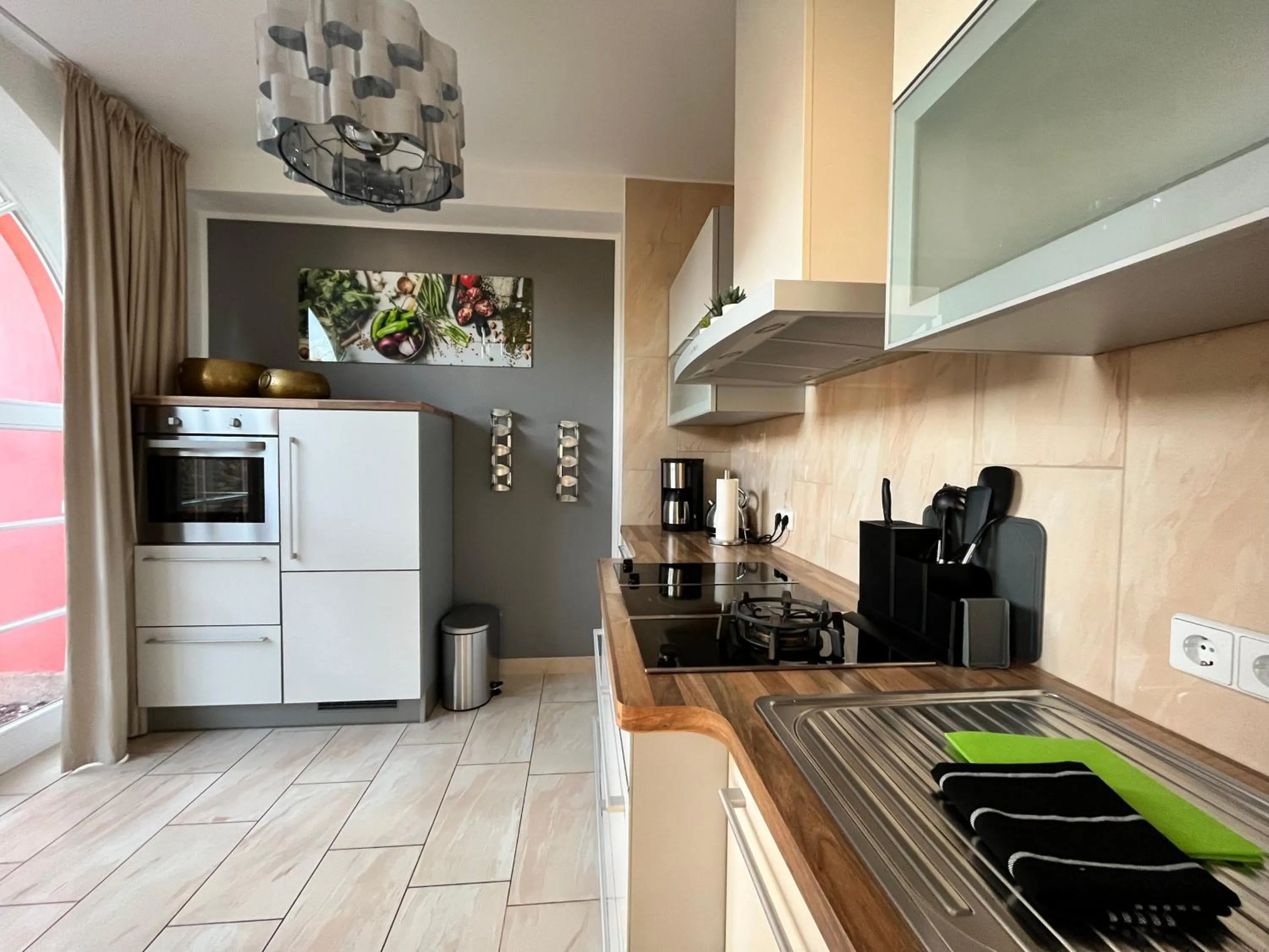 Kitchen or kitchenette in Villa am Park Apartment