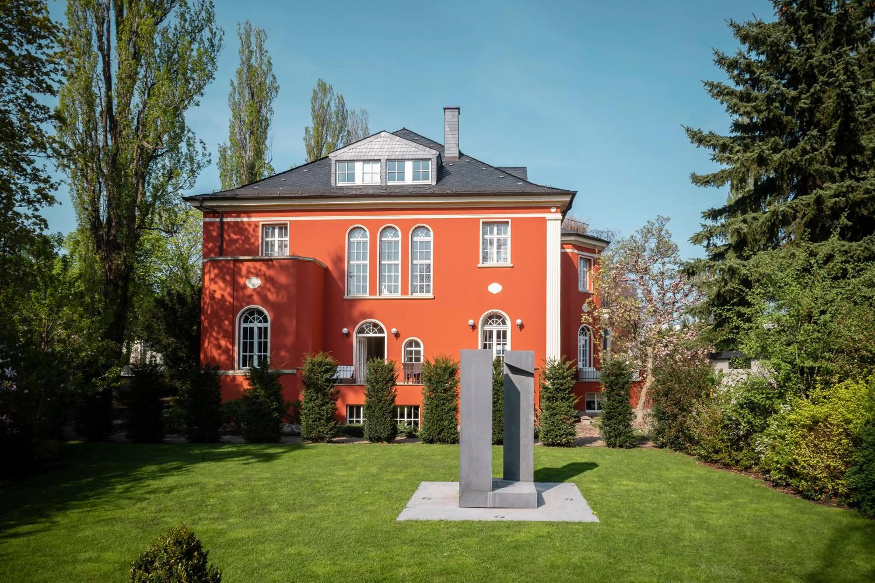 Property building in Villa am Park Apartment