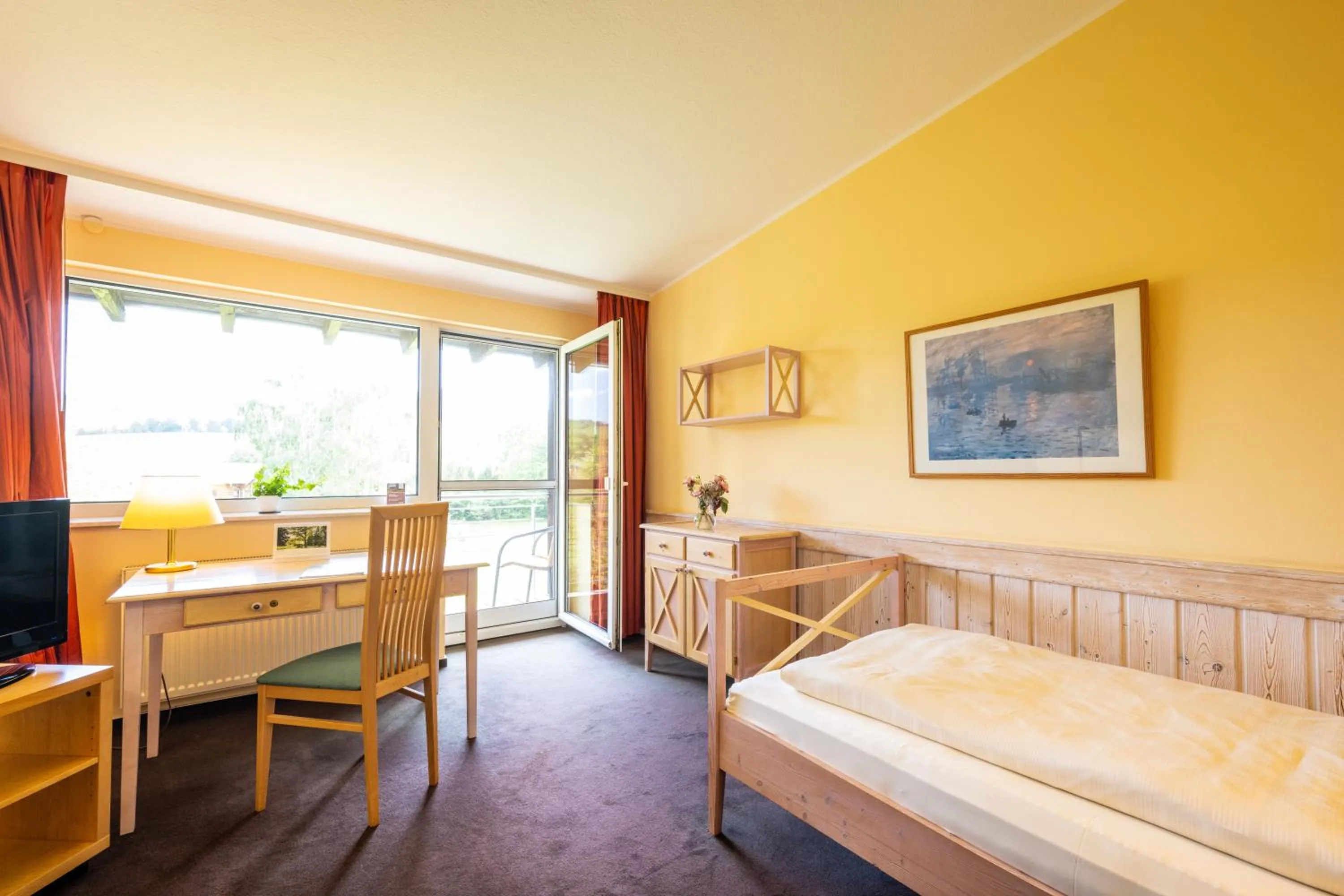 Photo of the whole room, Bed in Menschels Vitalresort