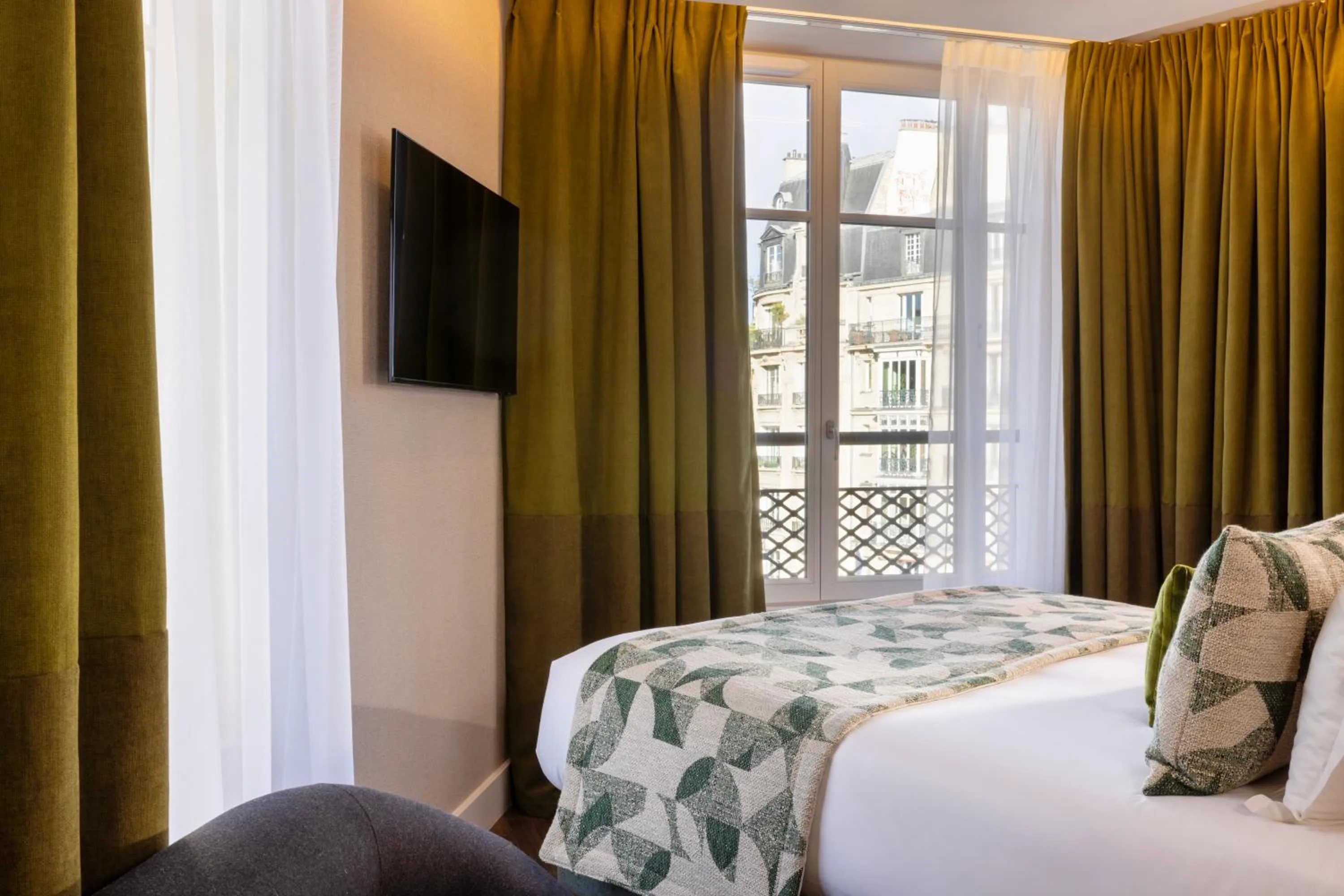 Bed in Hôtel Raspail Montparnasse