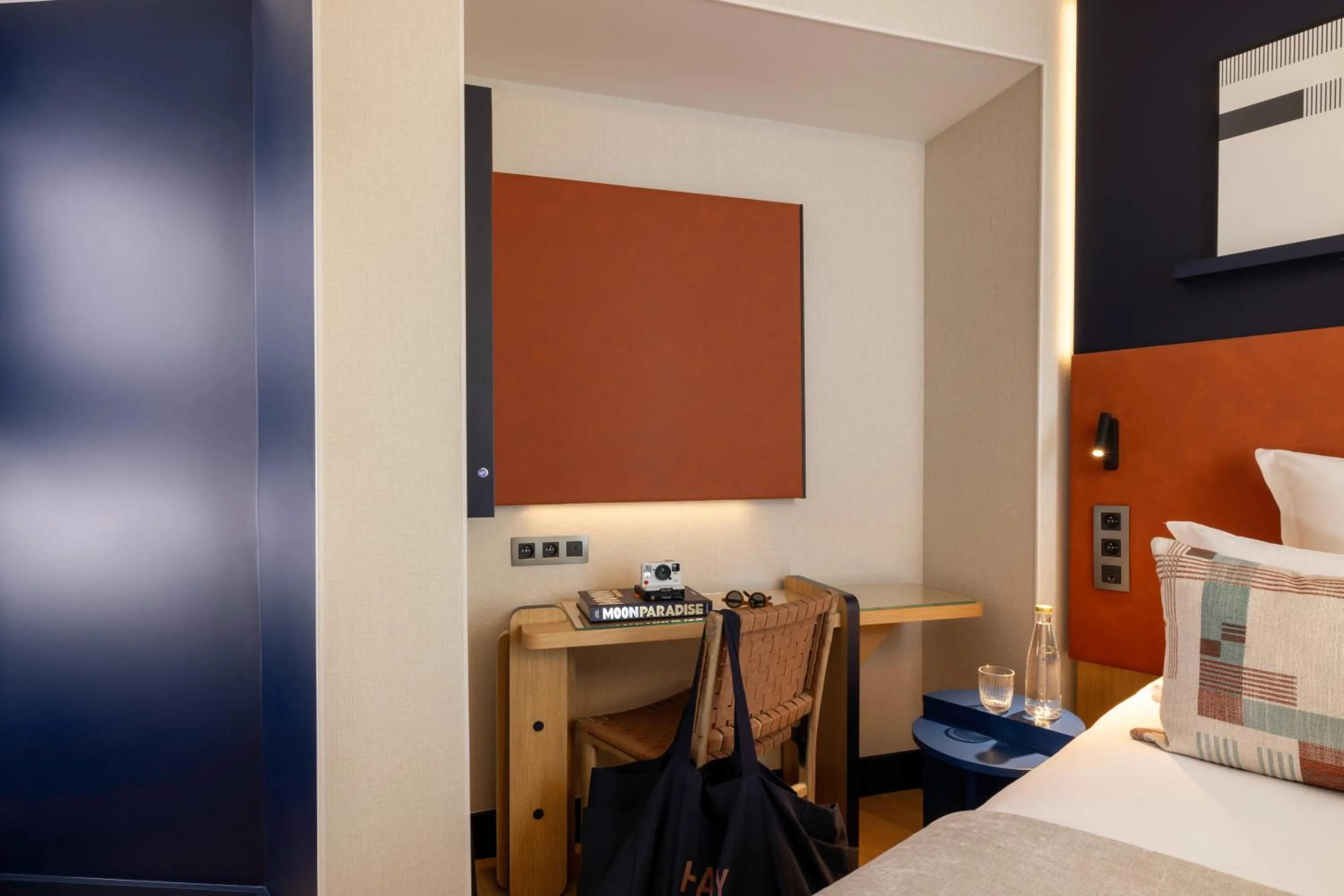 Bedroom, Bed in Hôtel Raspail Montparnasse