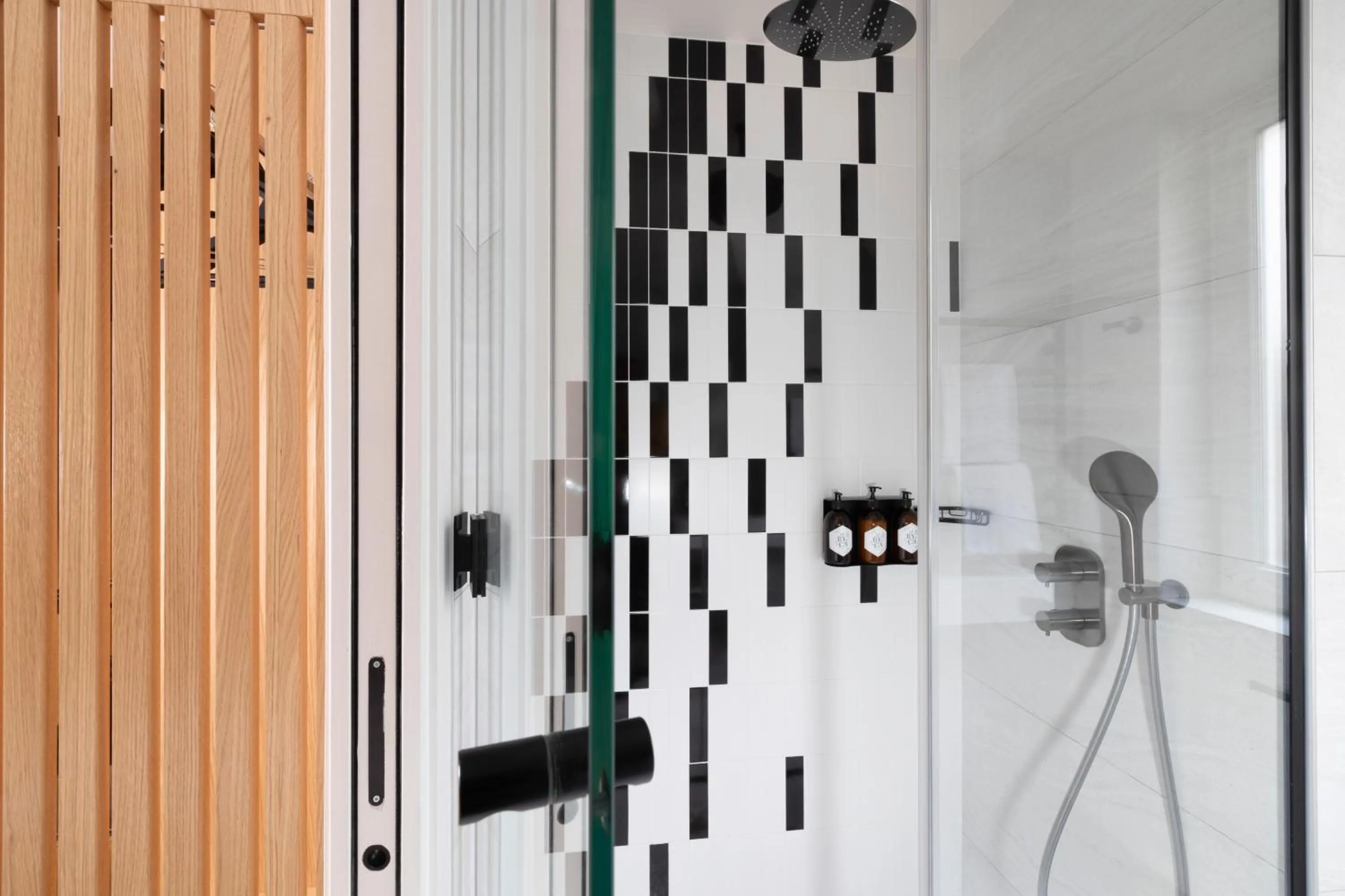 Shower in Hôtel Raspail Montparnasse