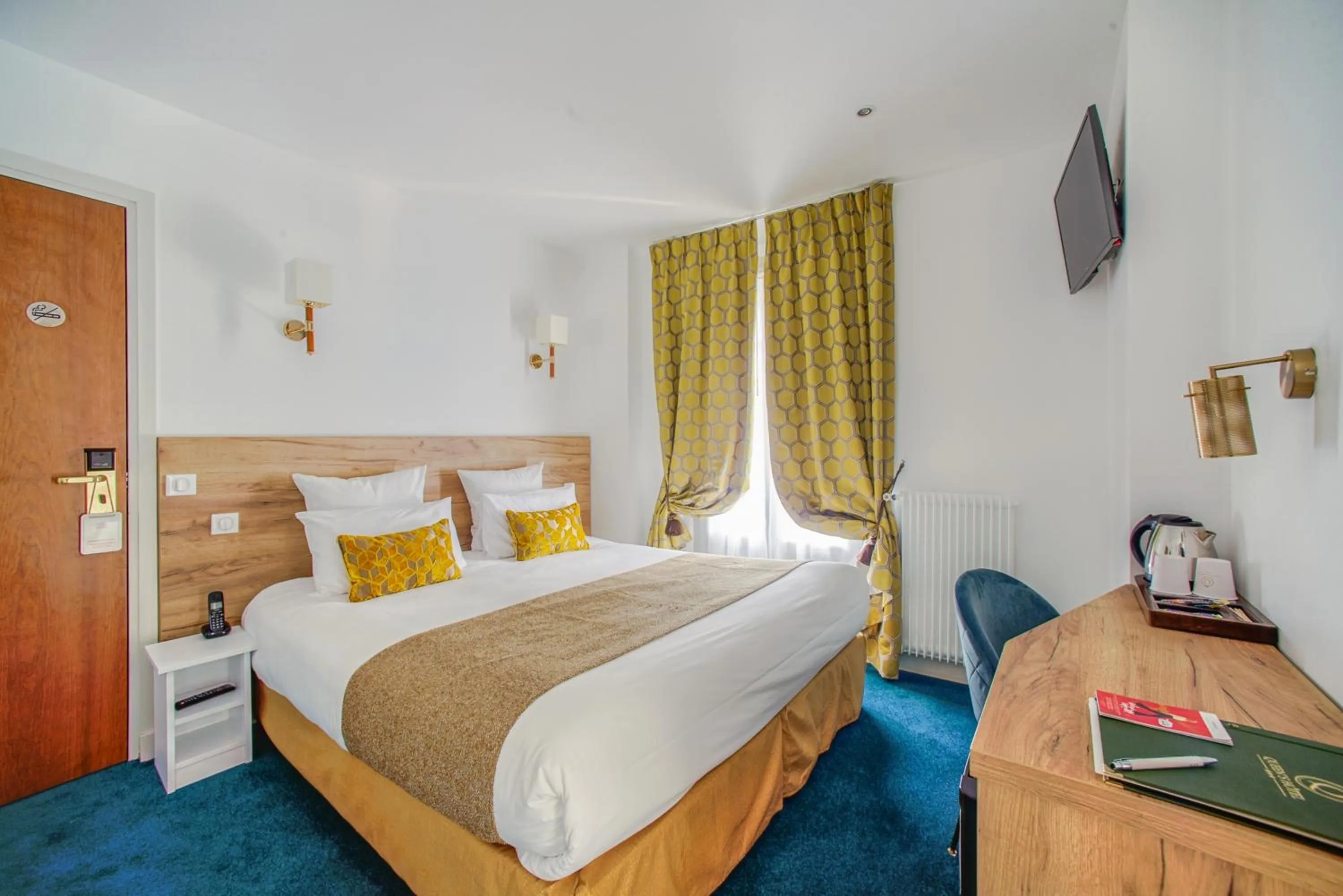 Bed in Queens Boutique Hotel