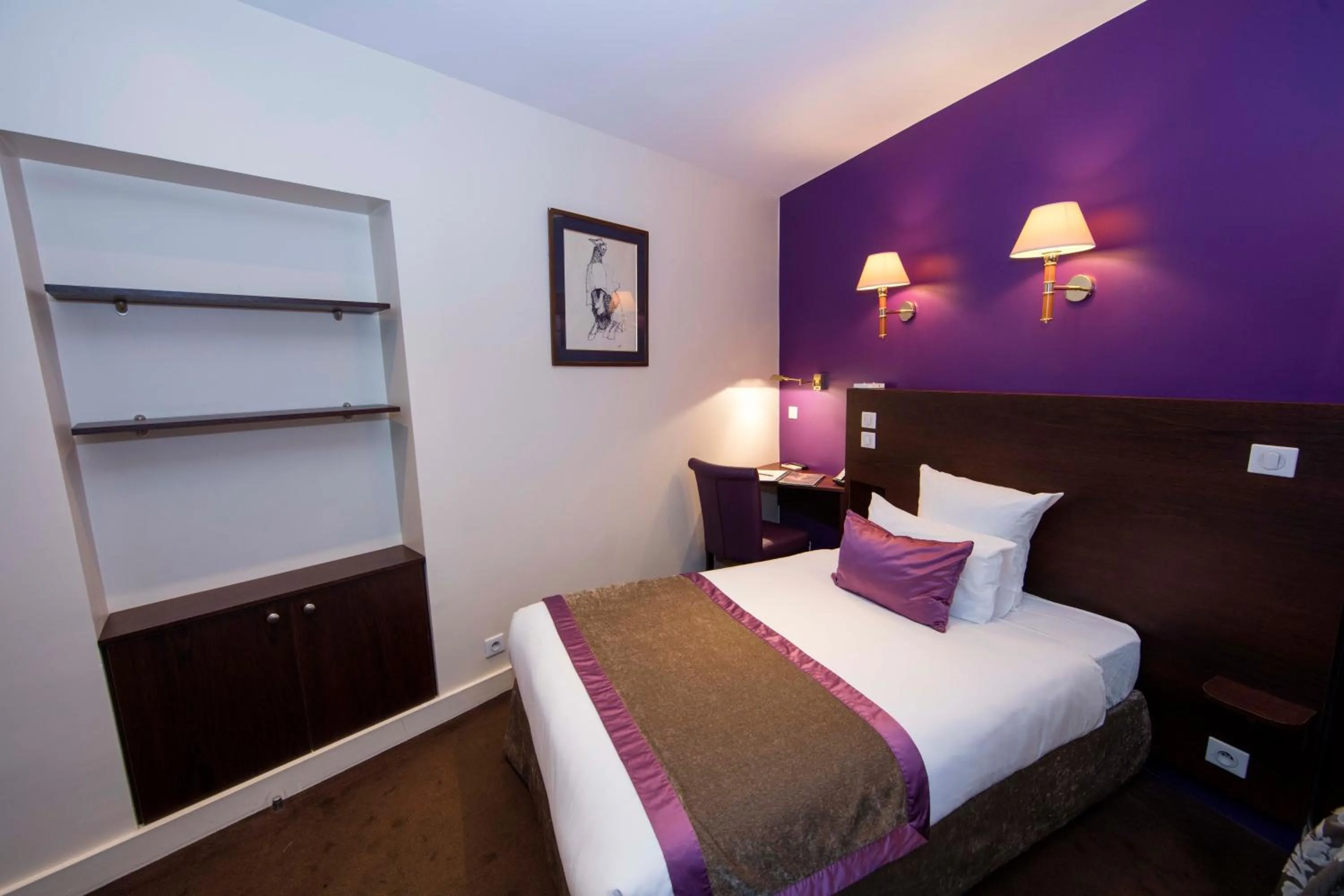 Bed in Queens Boutique Hotel