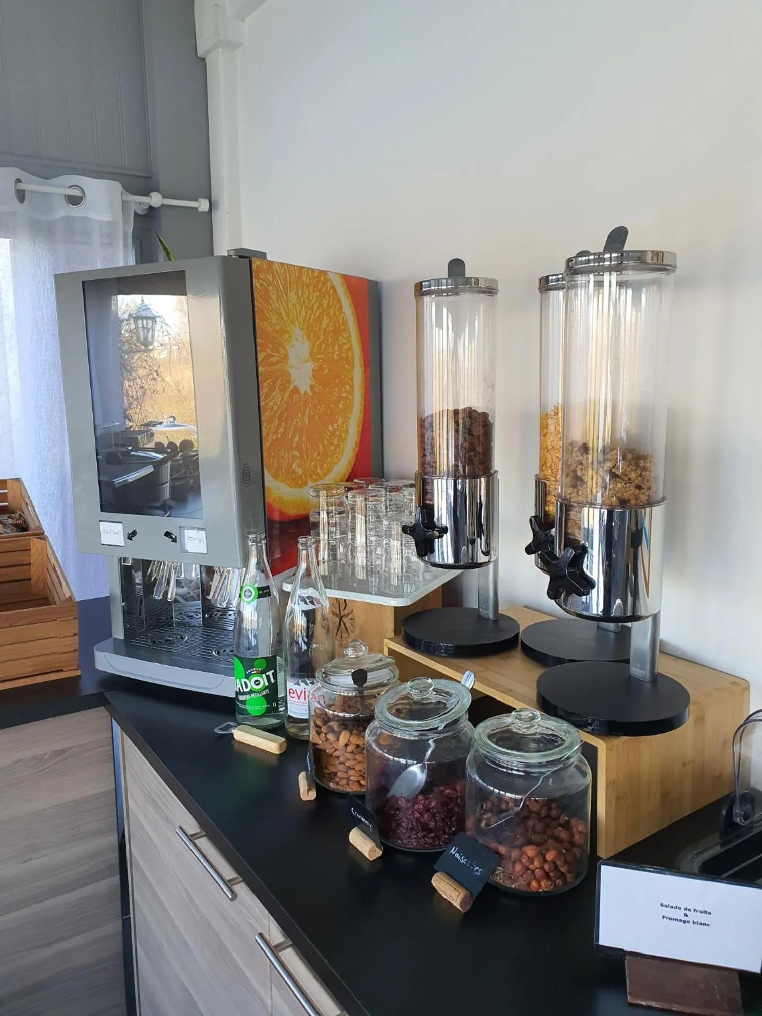 Breakfast in Logis - Hôtel & Restaurant des Lacs Paris Sud