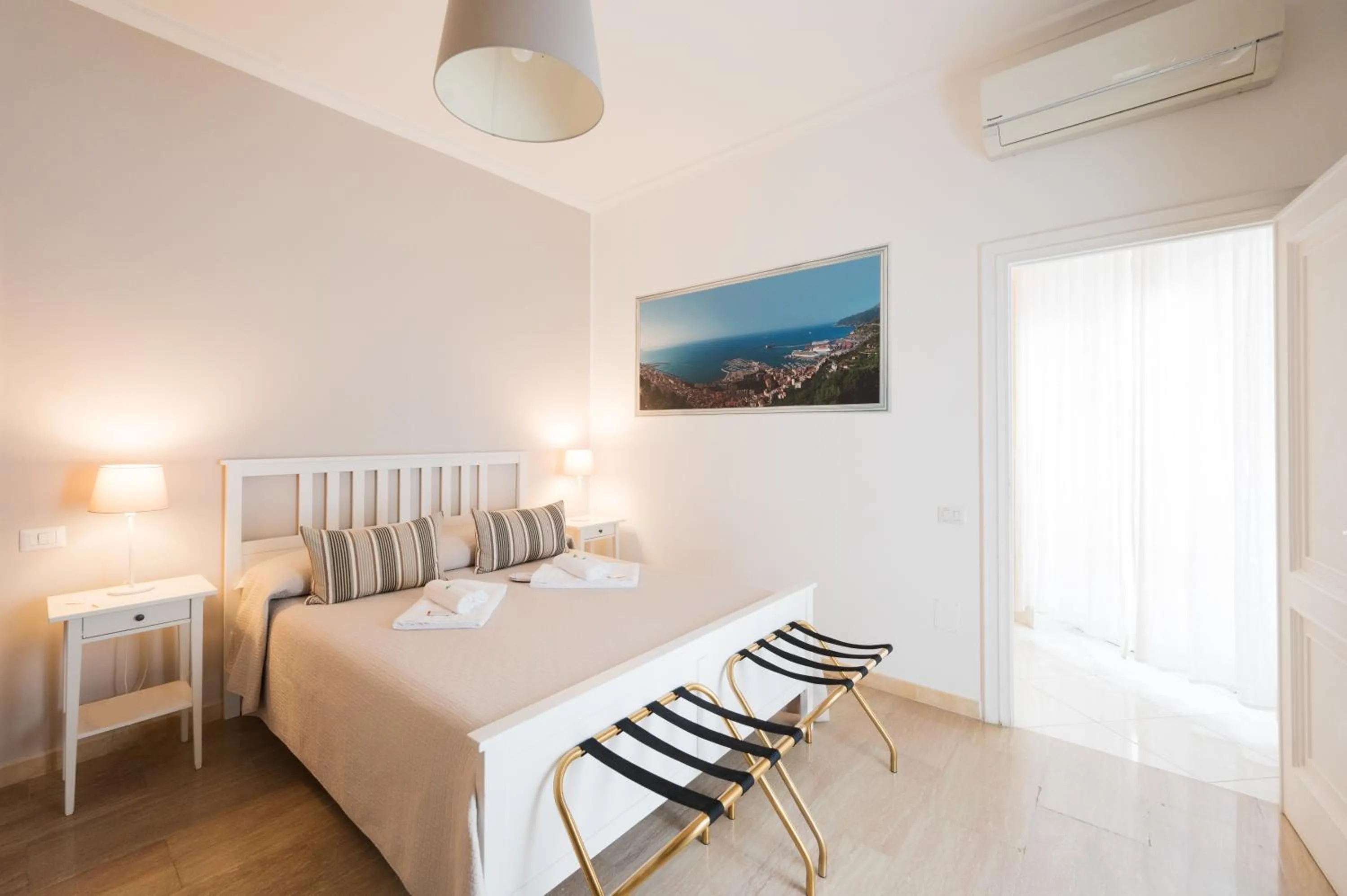 Photo of the whole room, Bed in Panoramic Rooms Salerno