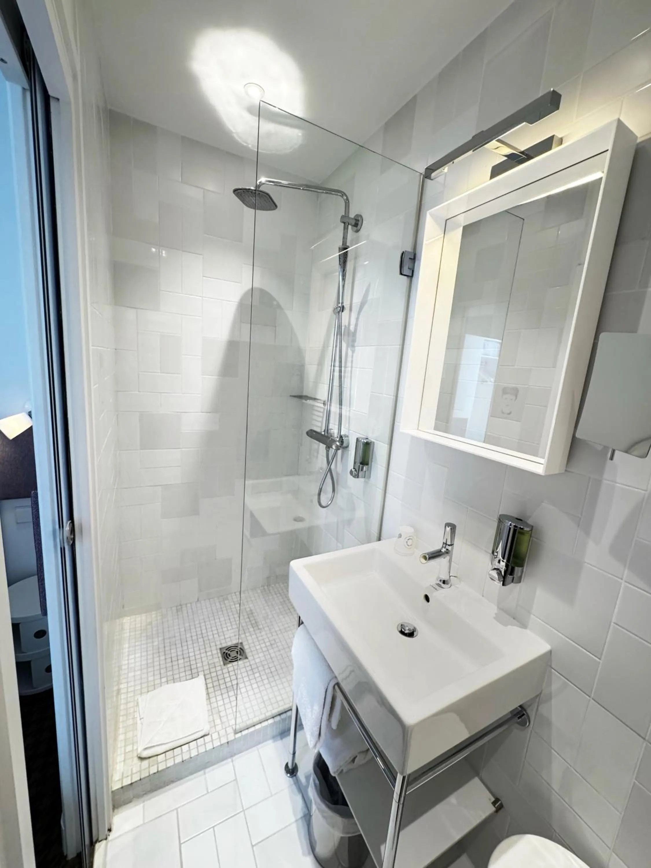 Bathroom in Hôtel Mistral