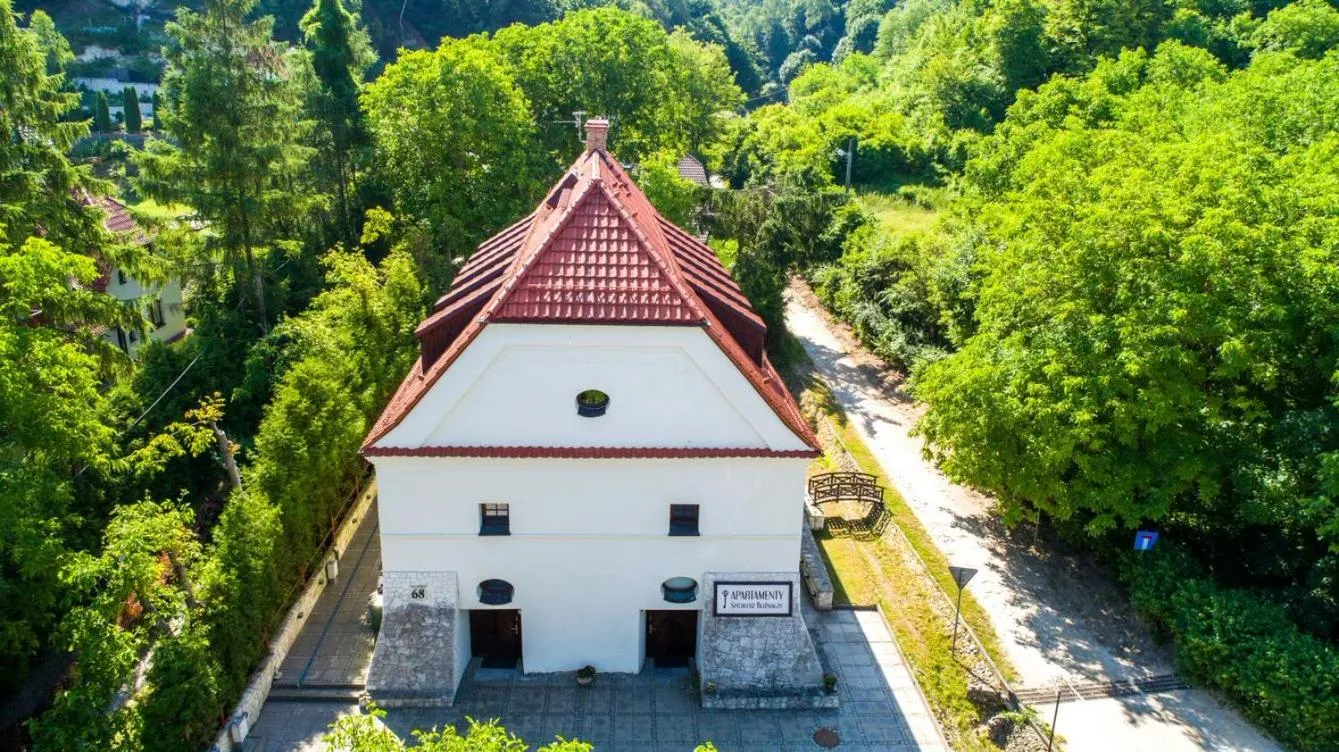 Property building in Spichlerz Bliźniaczy