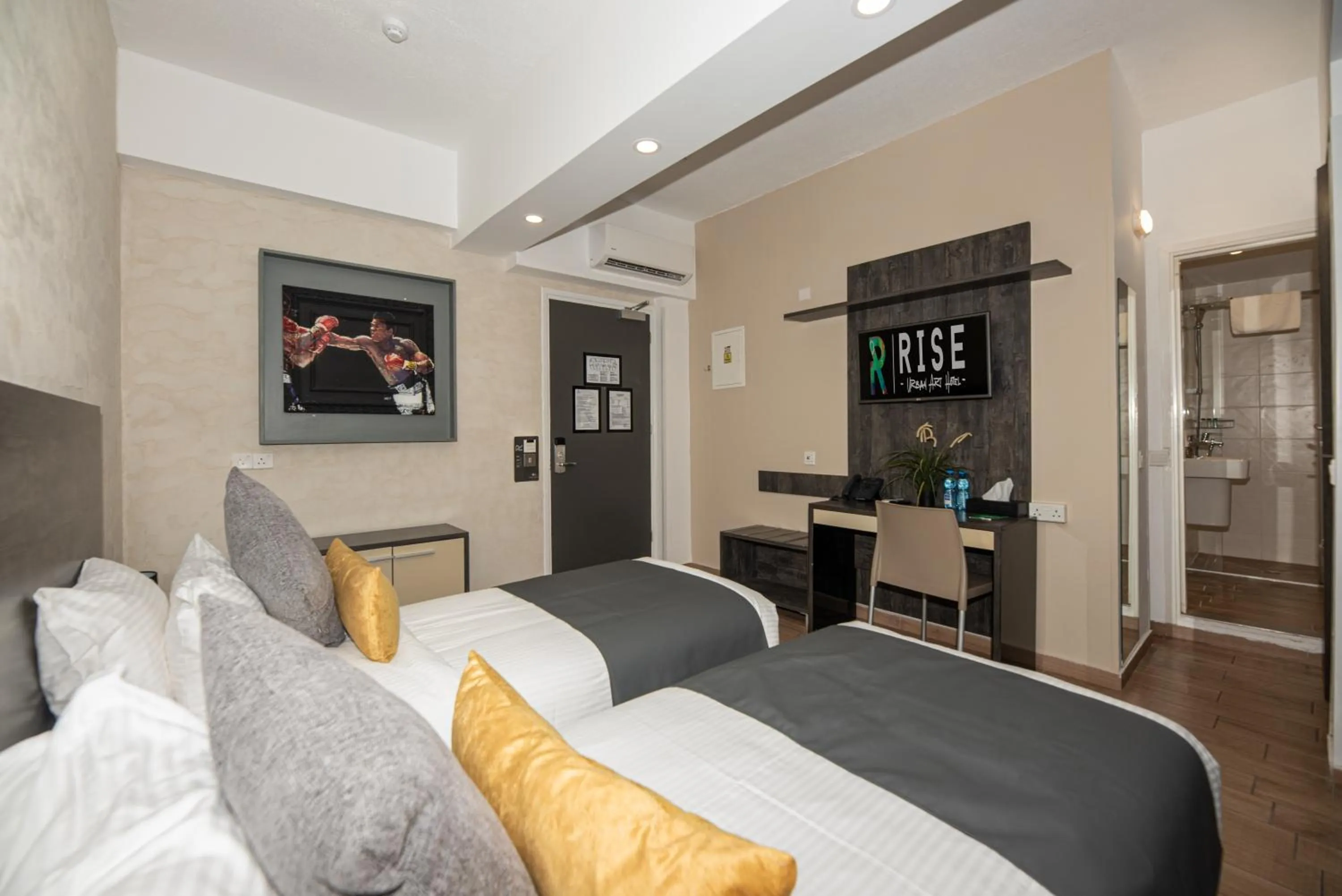 Bedroom, Bed in Rise Urban Art Hotel