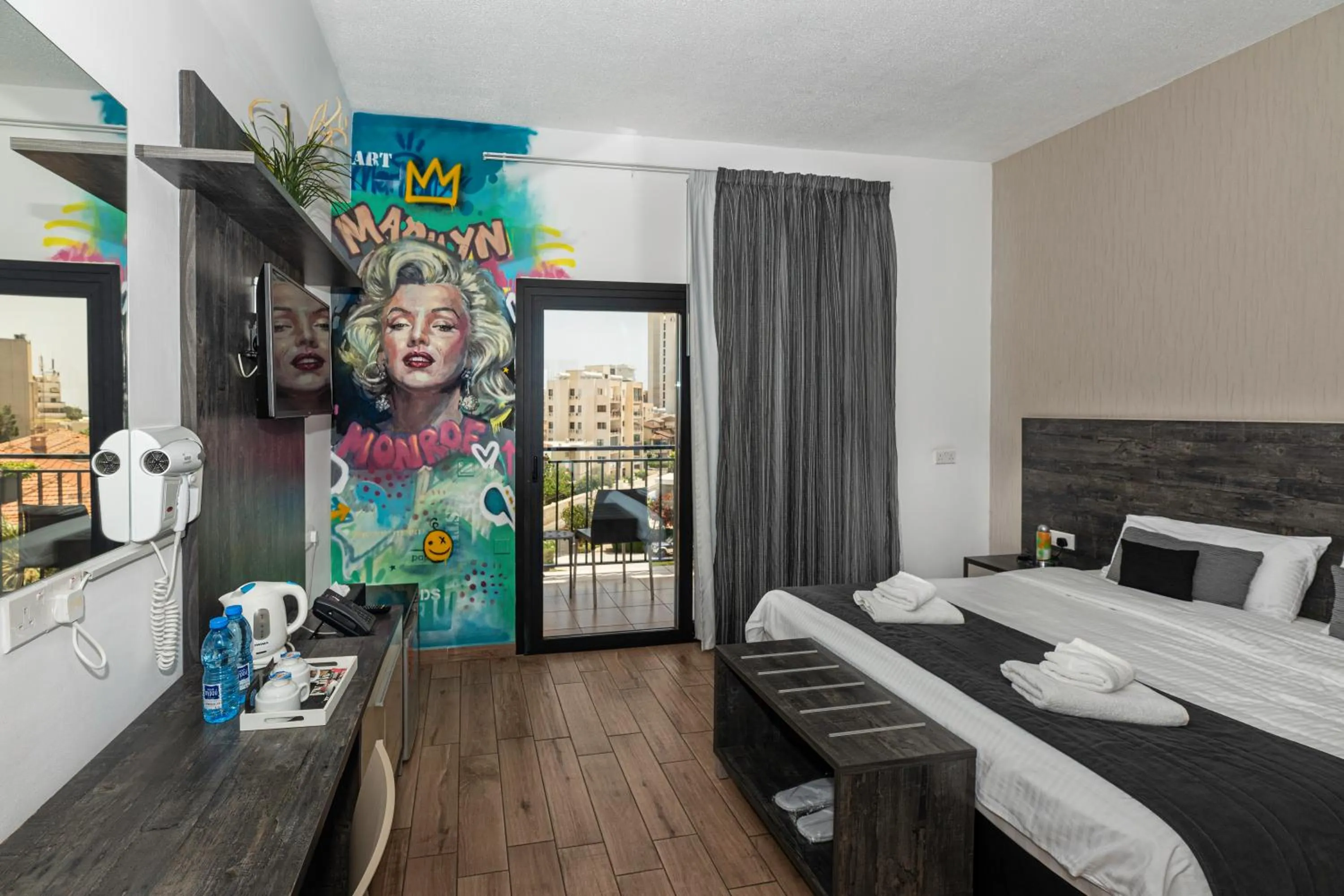 Bed in Rise Urban Art Hotel