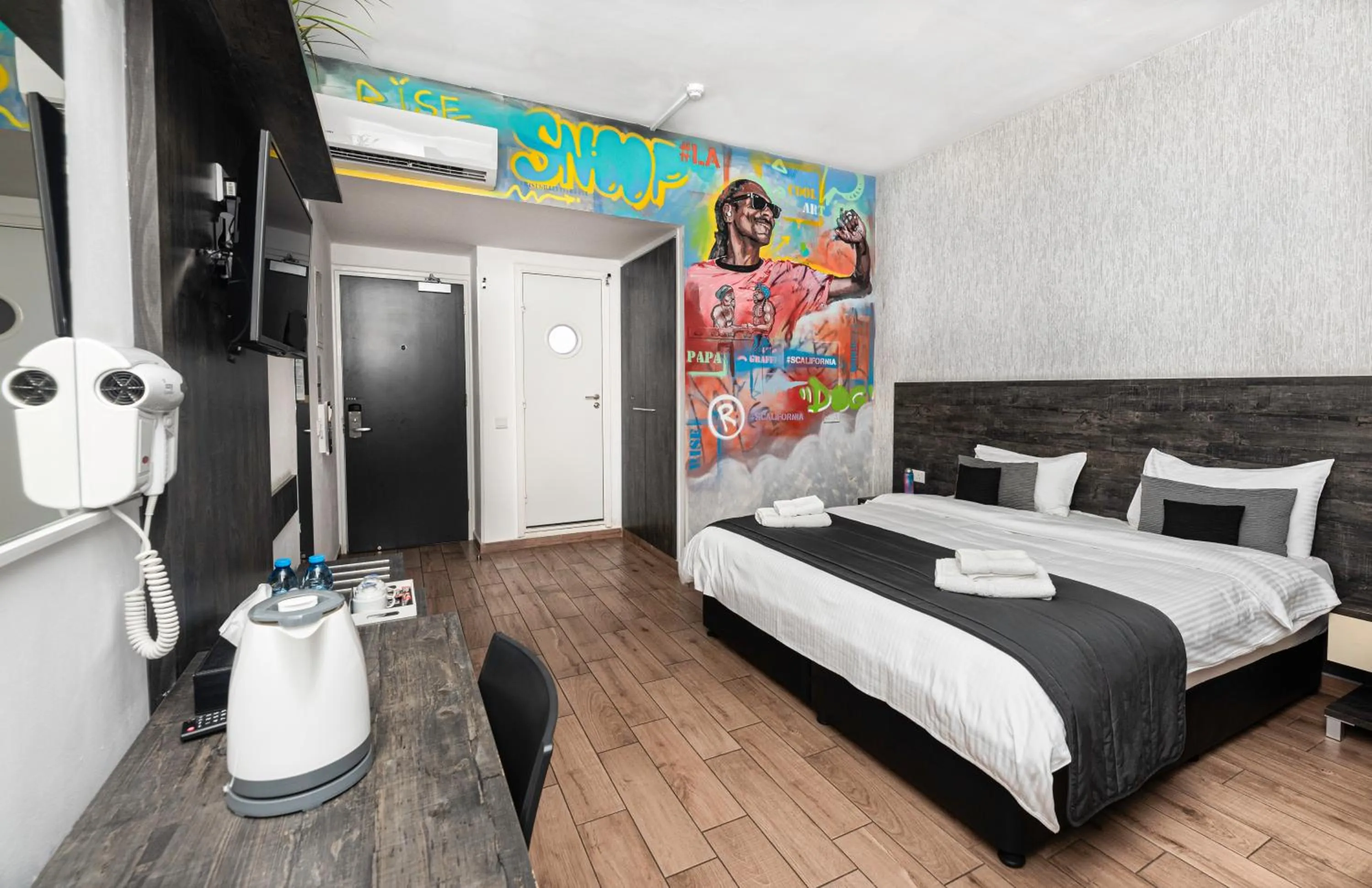 Bed in Rise Urban Art Hotel