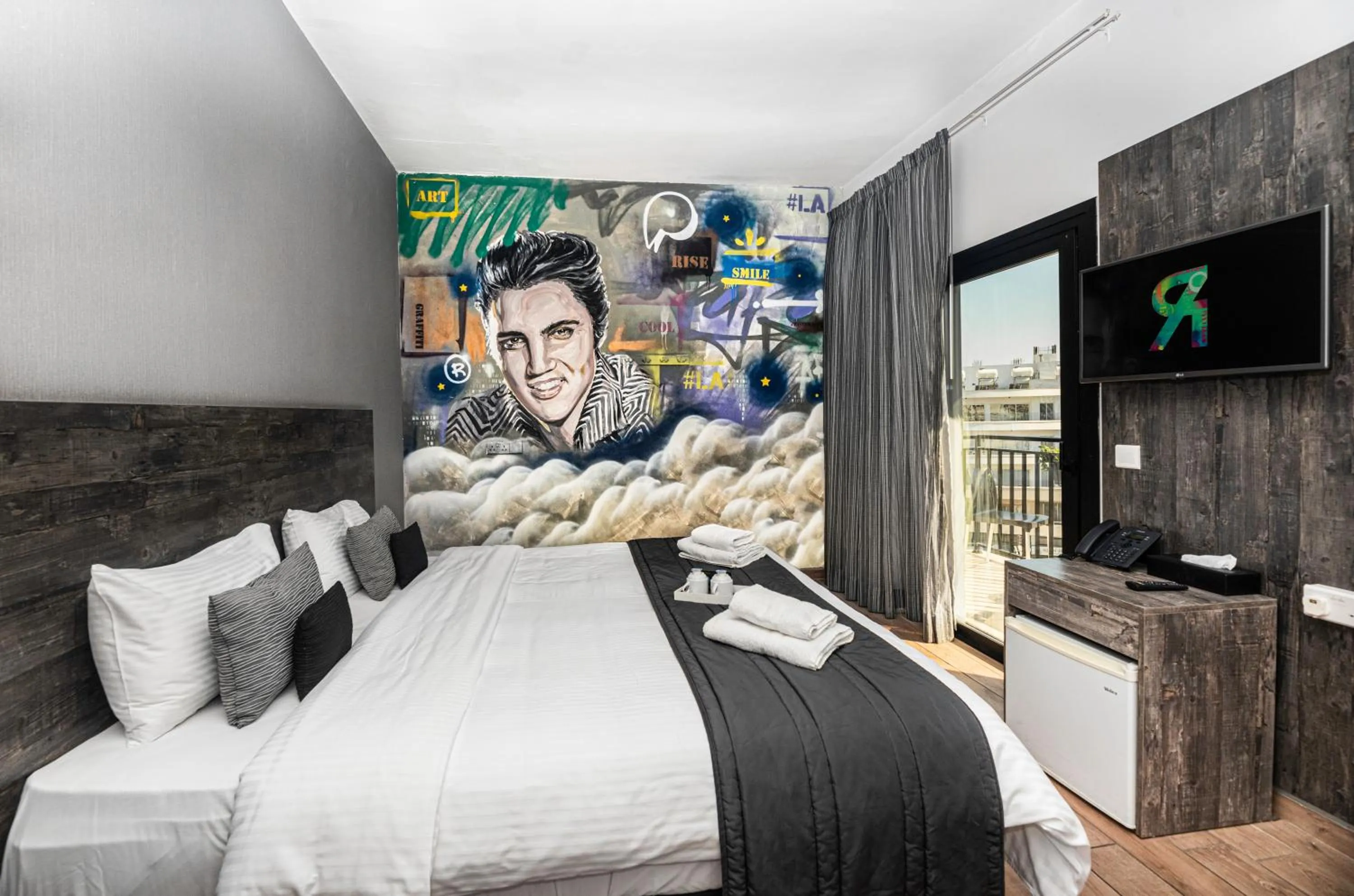 Bed in Rise Urban Art Hotel