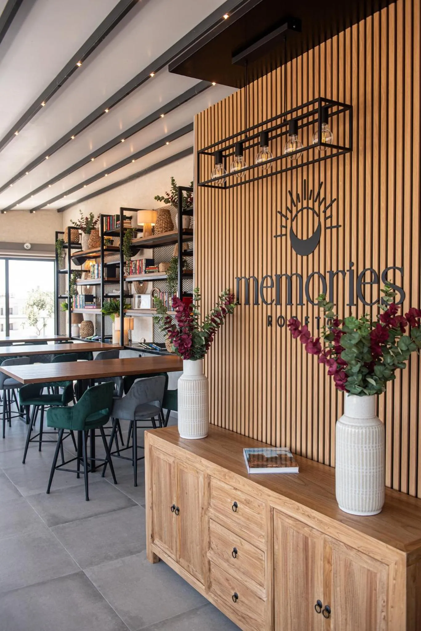 Restaurant/places to eat in Rise Urban Art Hotel