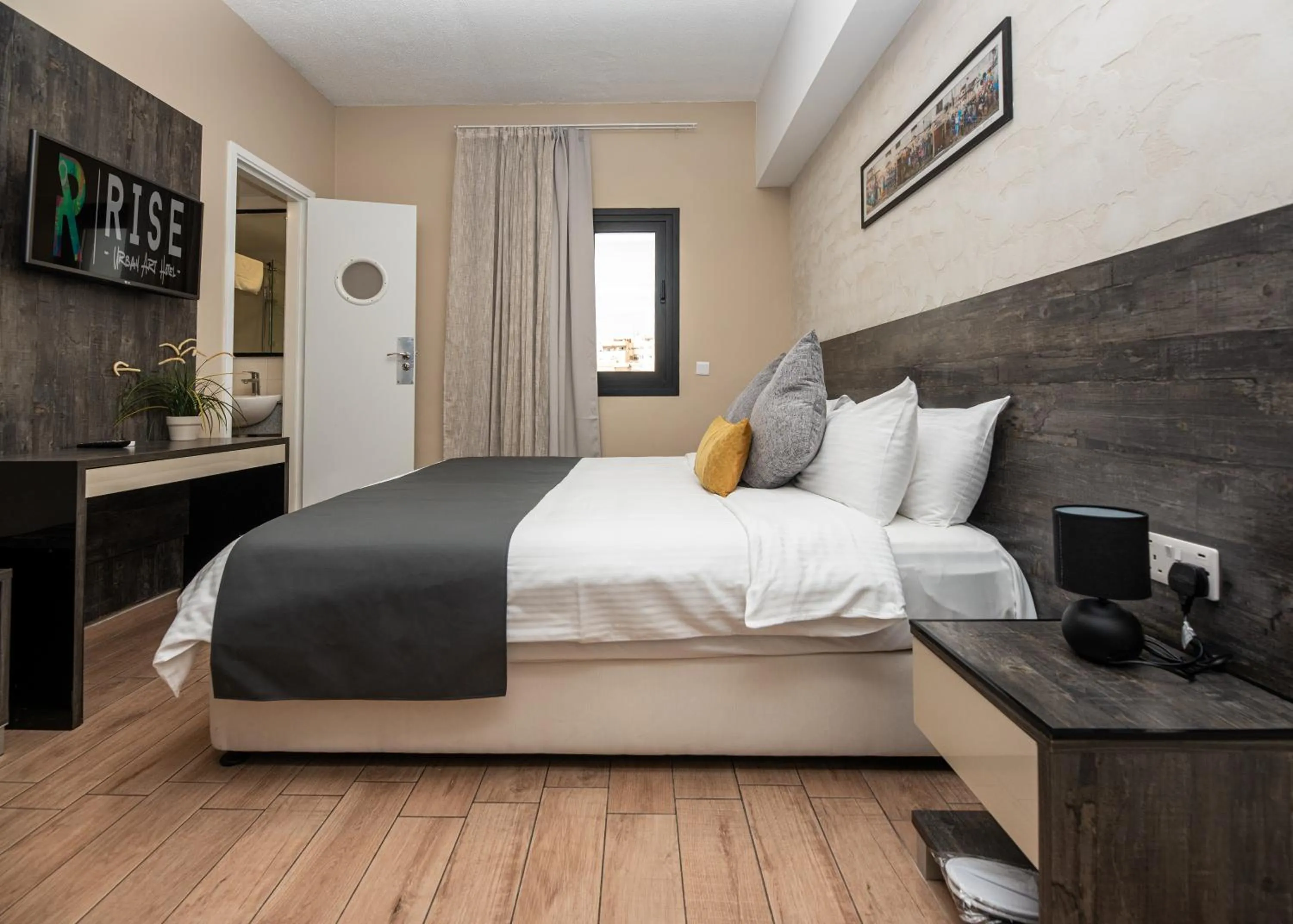 Photo of the whole room, Bed in Rise Urban Art Hotel