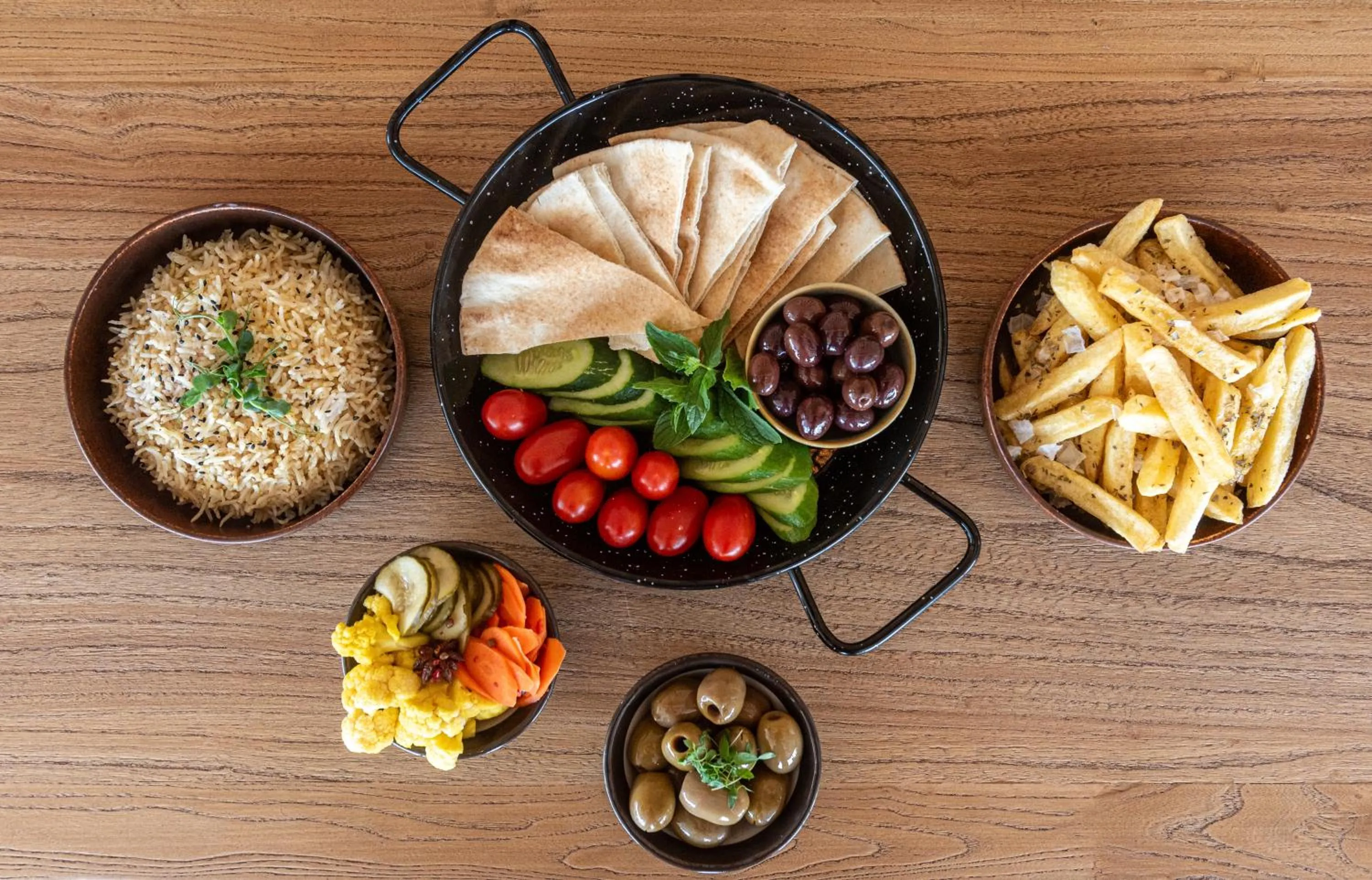 Restaurant/places to eat in Rise Urban Art Hotel