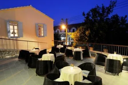 Restaurant/places to eat in The Library Hotel Wellness Retreat