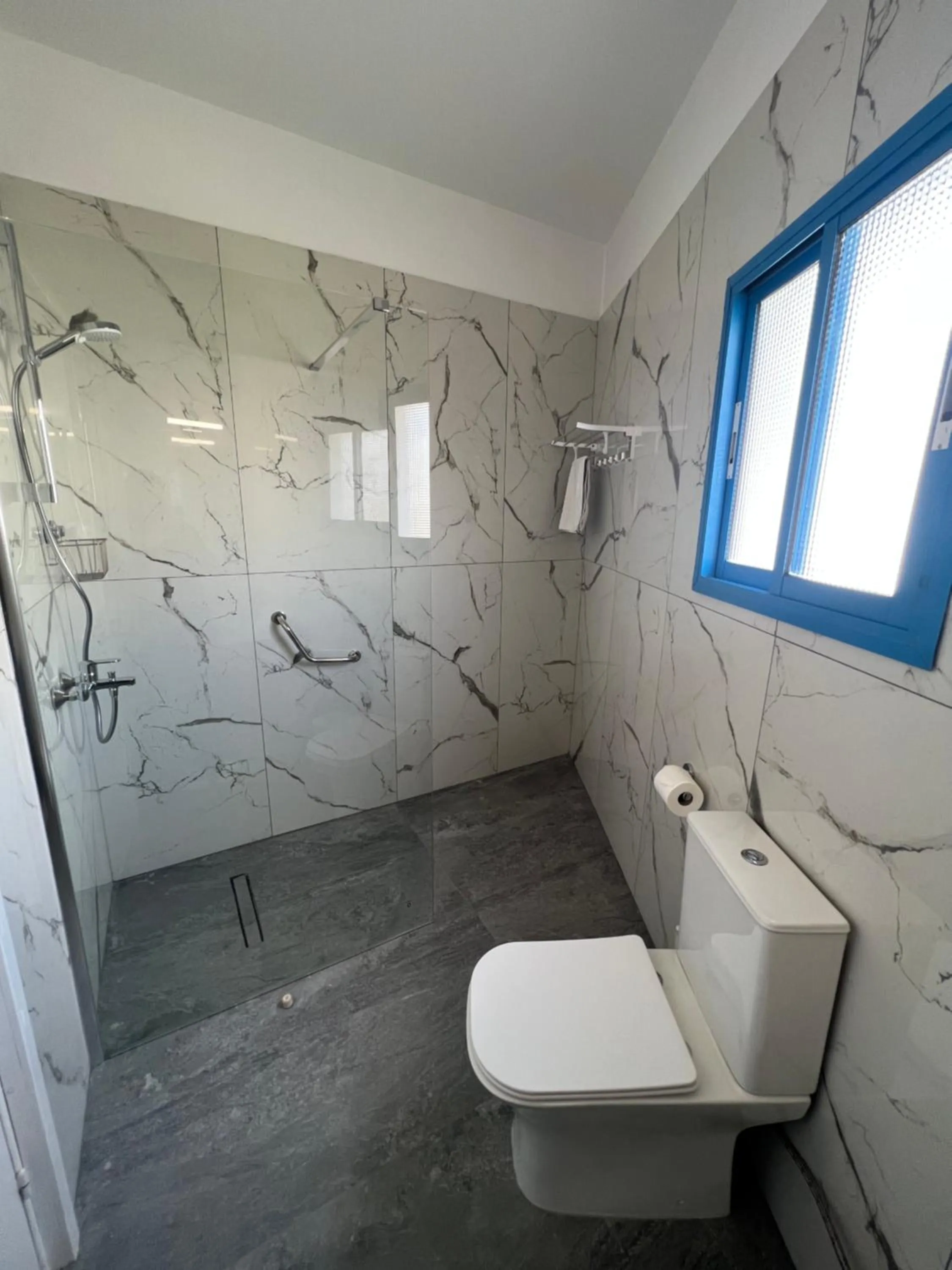 Shower in Kefalonitis Hotel Apartments