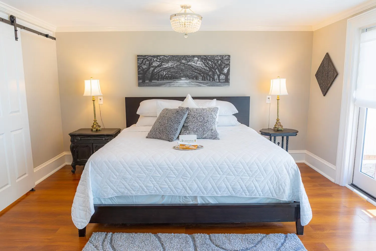 Bed in Justine Inn Savannah