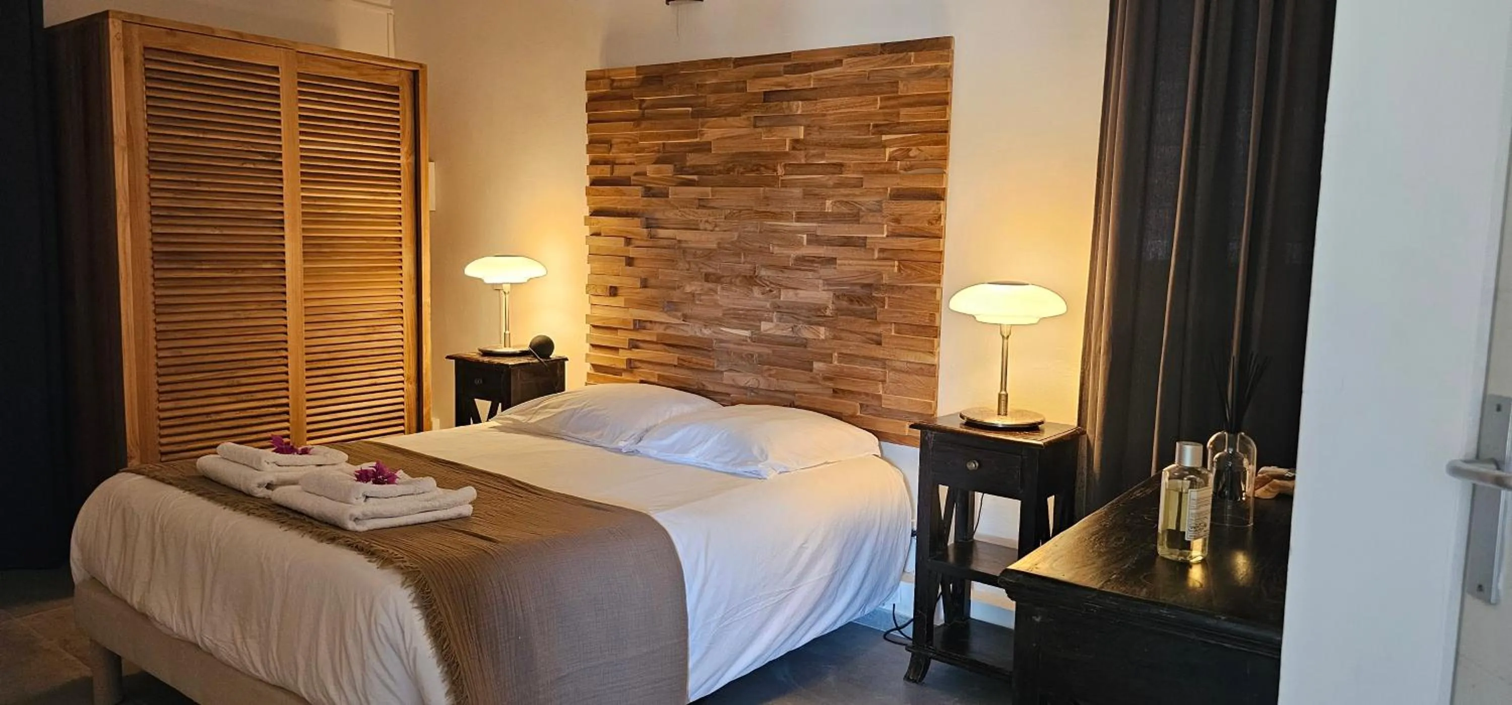 Bedroom, Bed in Habitation Villa Les Cassias