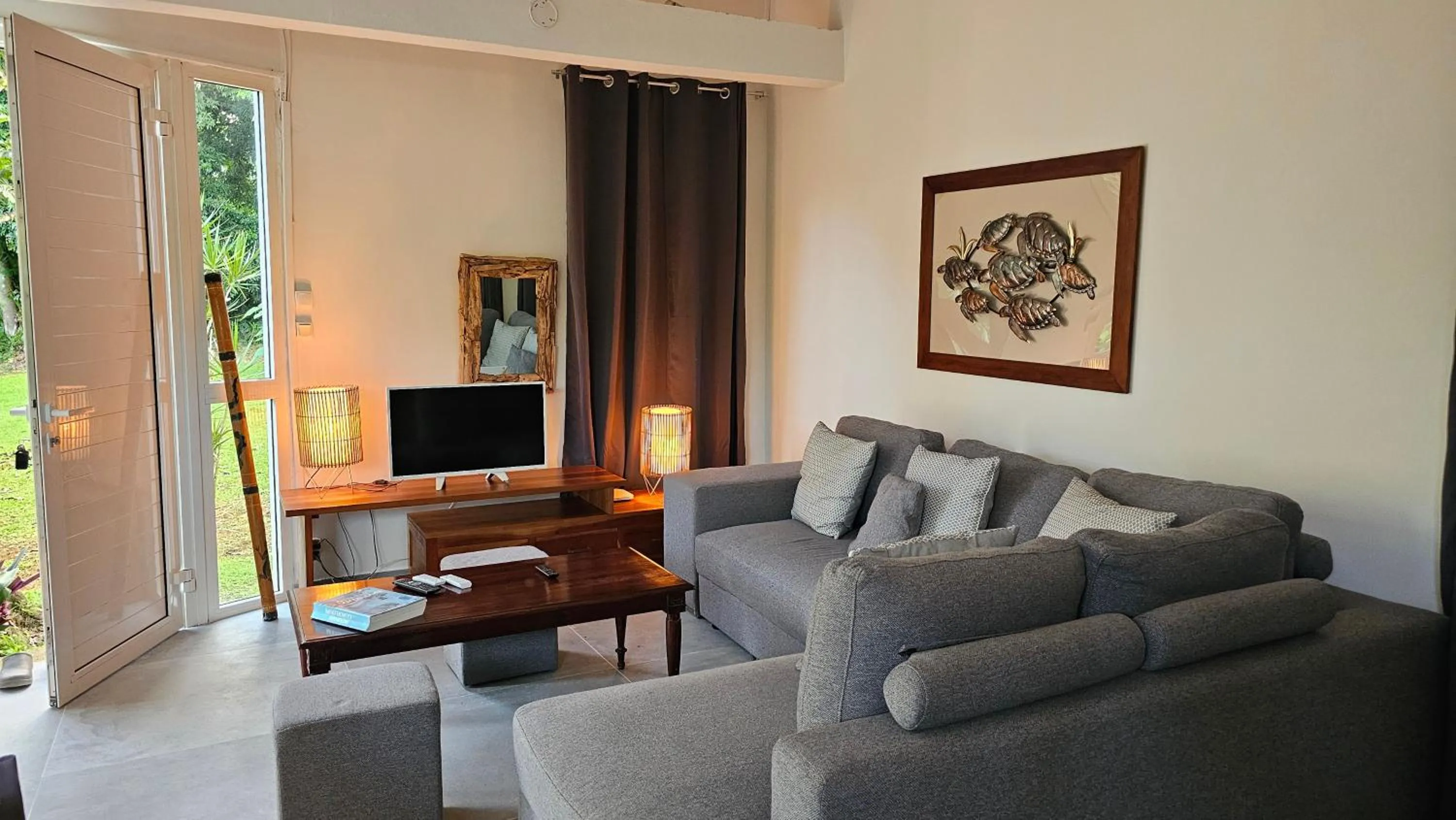 TV and multimedia in Habitation Villa Les Cassias