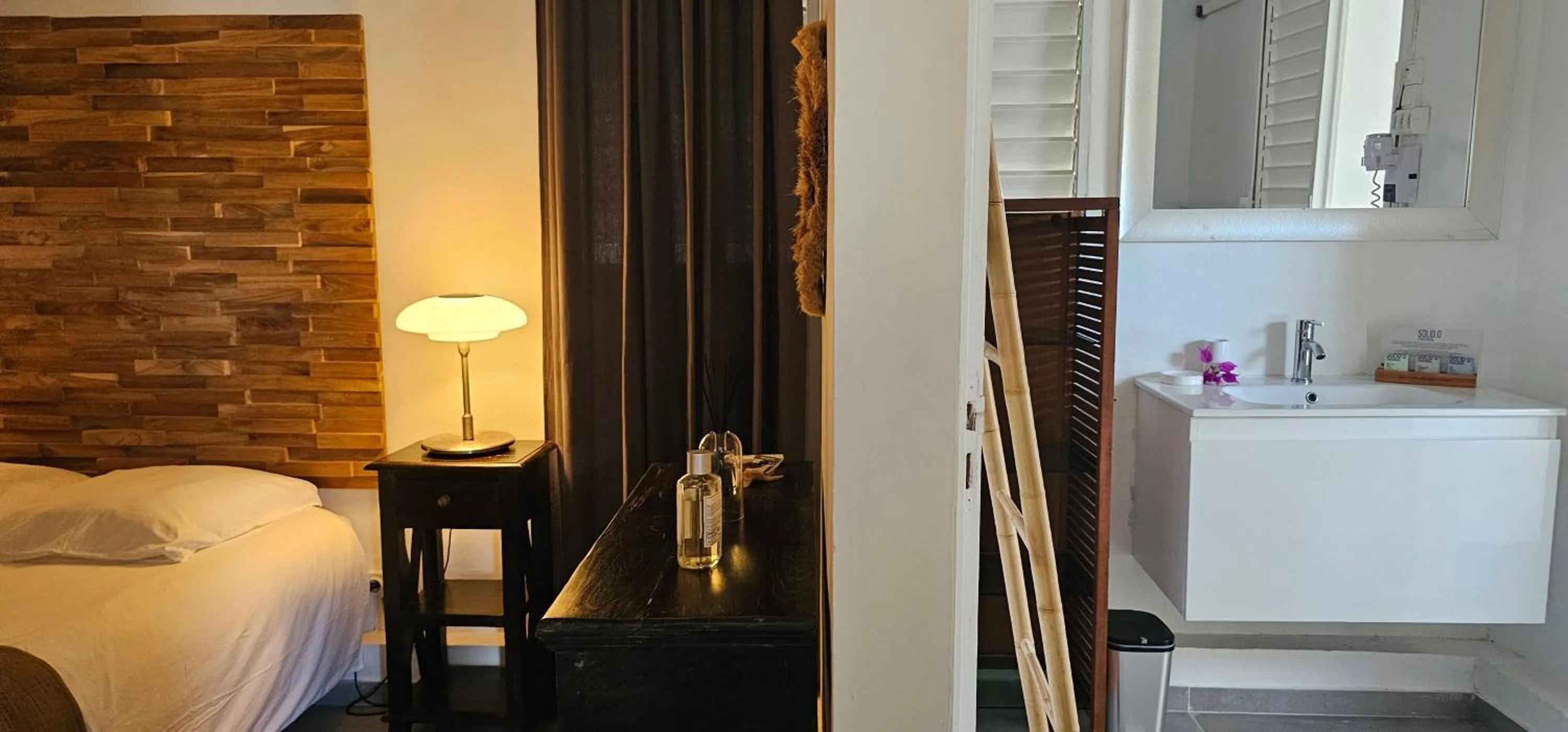 Bedroom, Bed in Habitation Villa Les Cassias