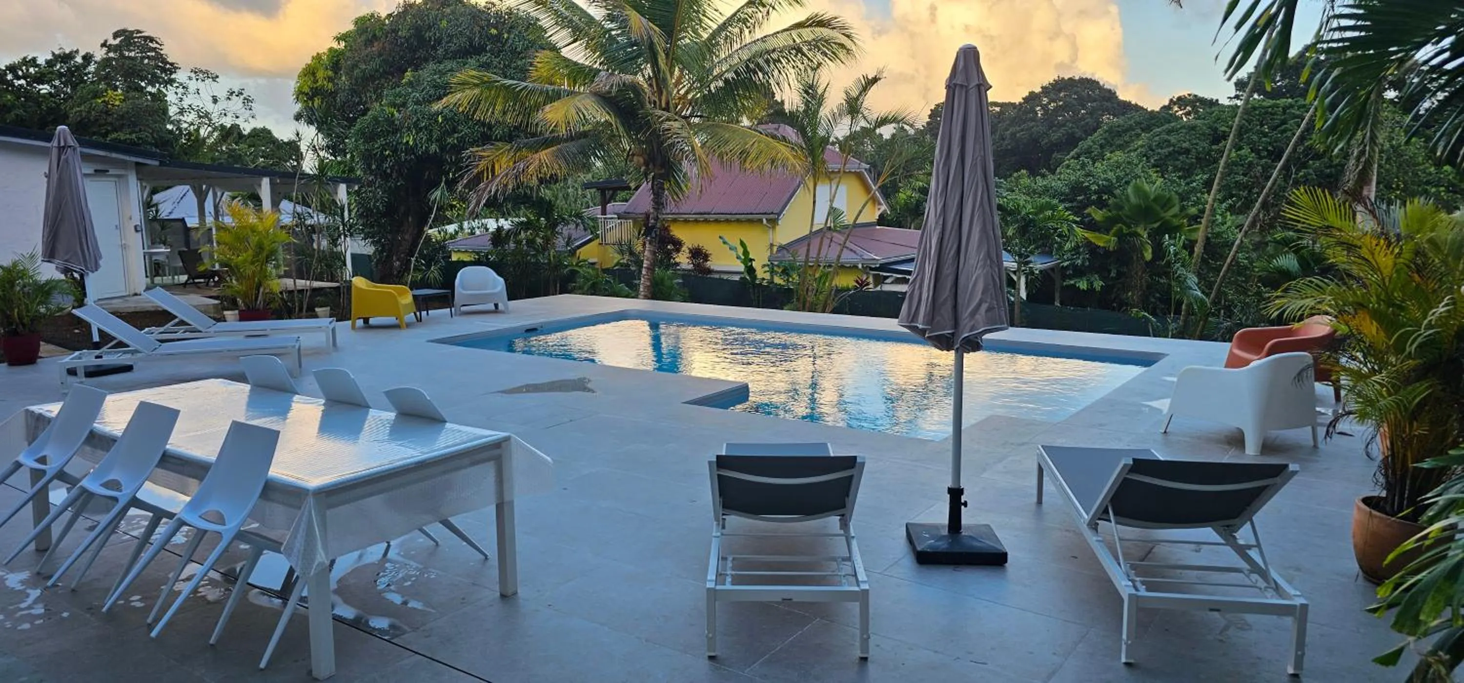 Swimming pool in Habitation Villa Les Cassias
