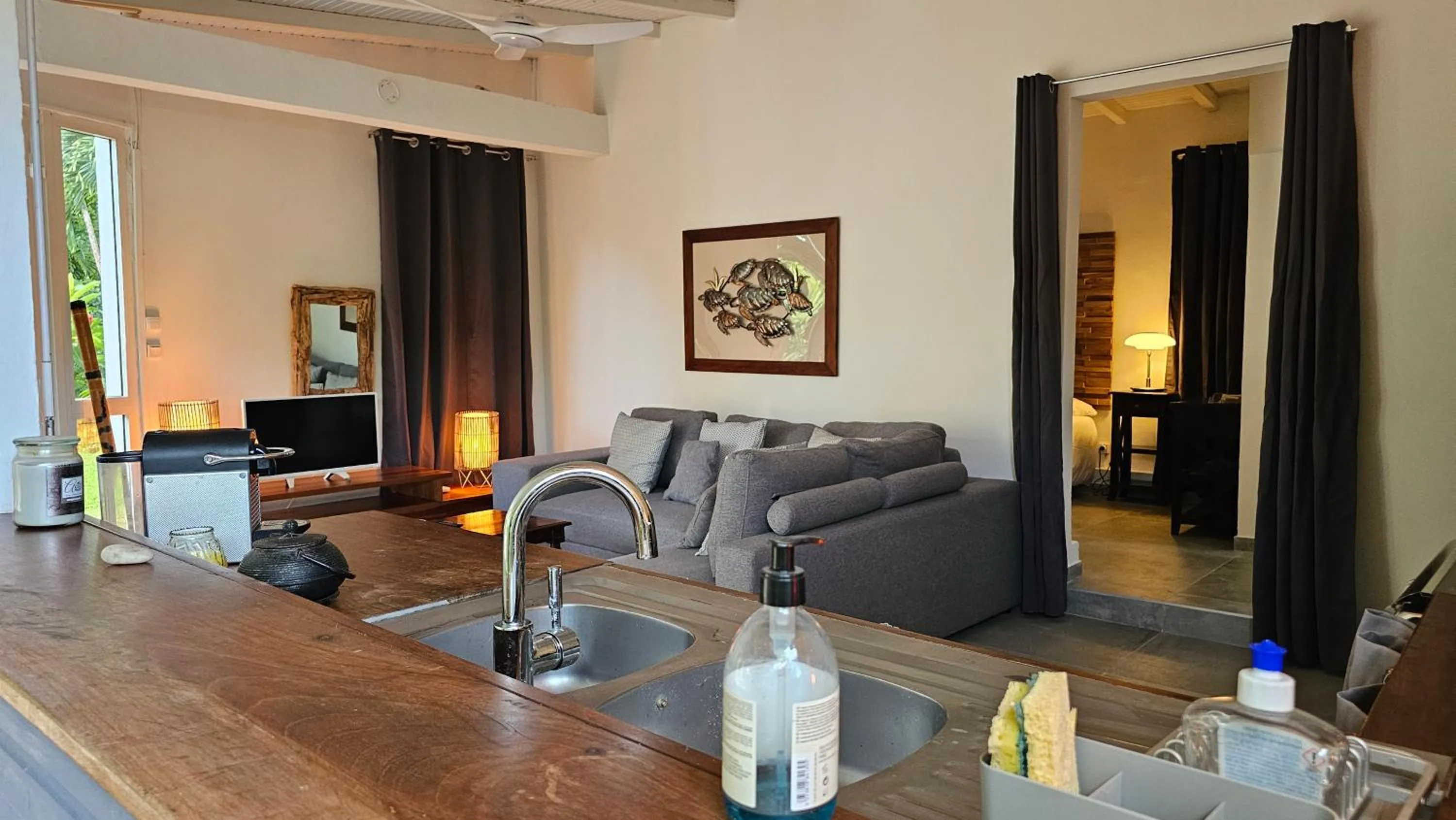 TV and multimedia in Habitation Villa Les Cassias