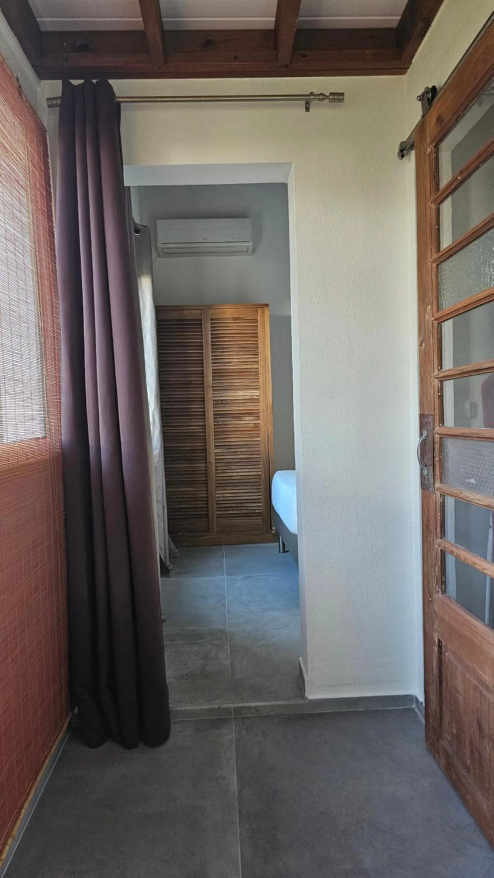 Photo of the whole room in Habitation Villa Les Cassias