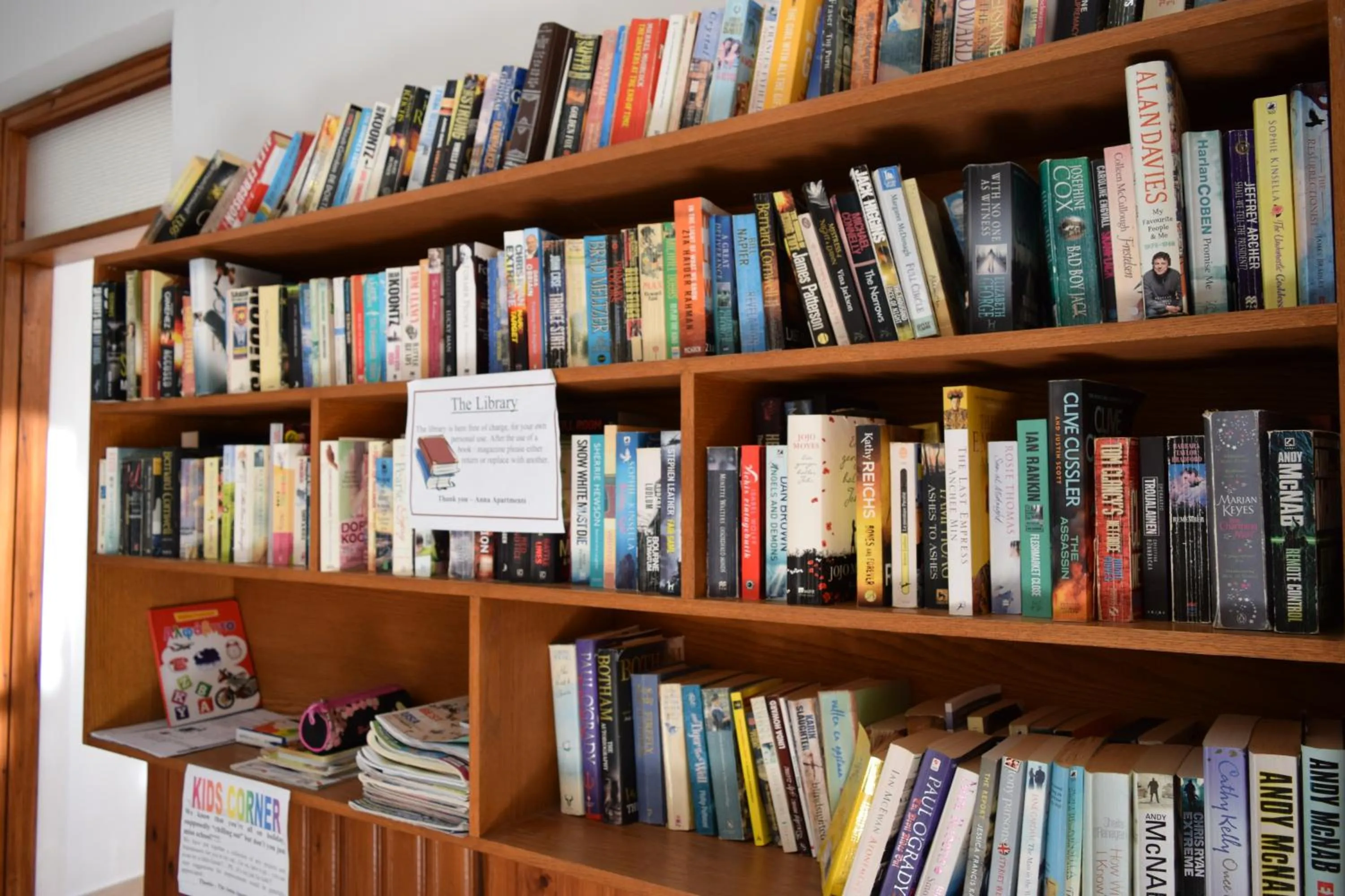 Library in Anna Hotel Apartments