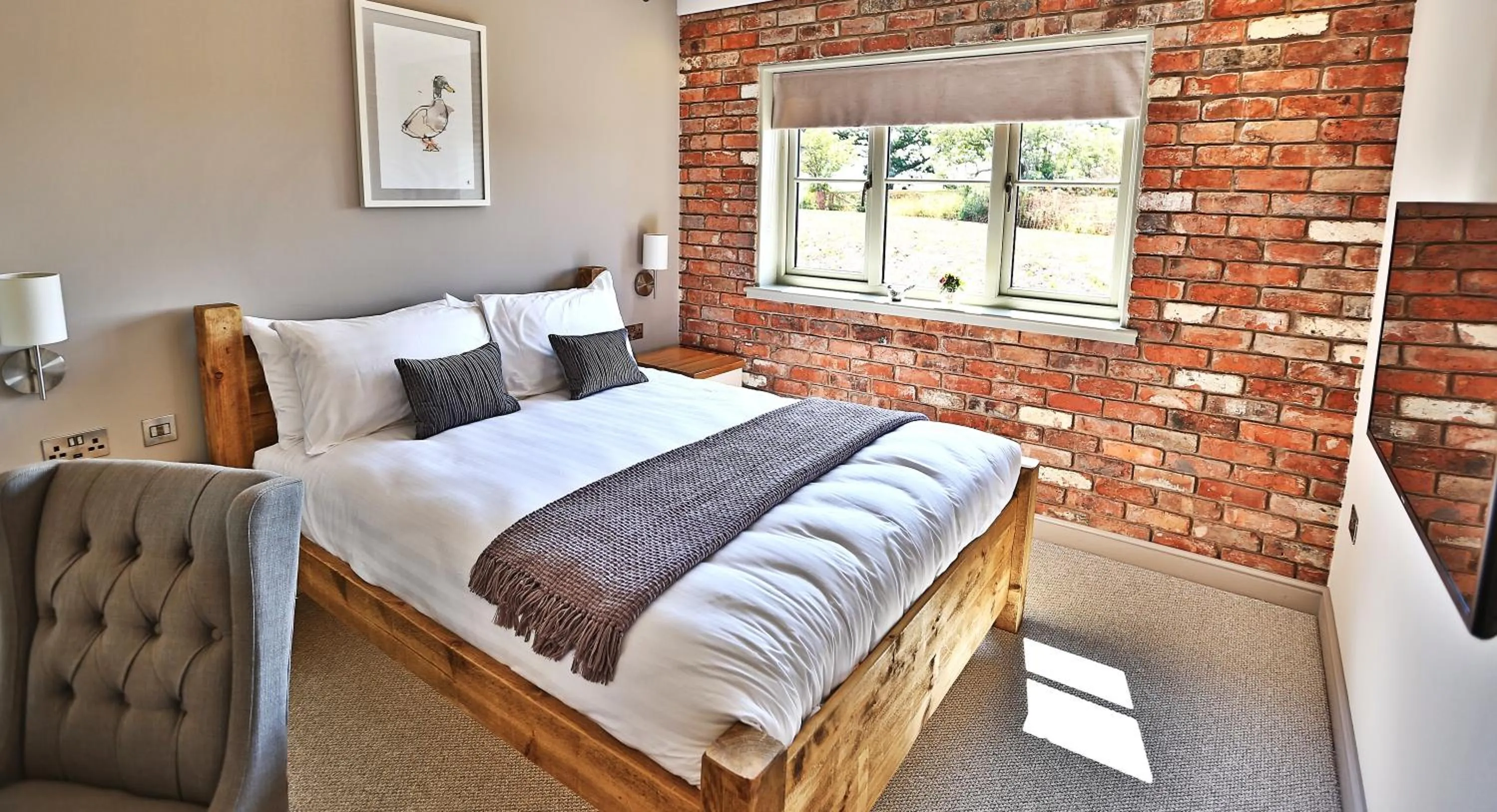 Photo of the whole room, Bed in Cock O' Barton