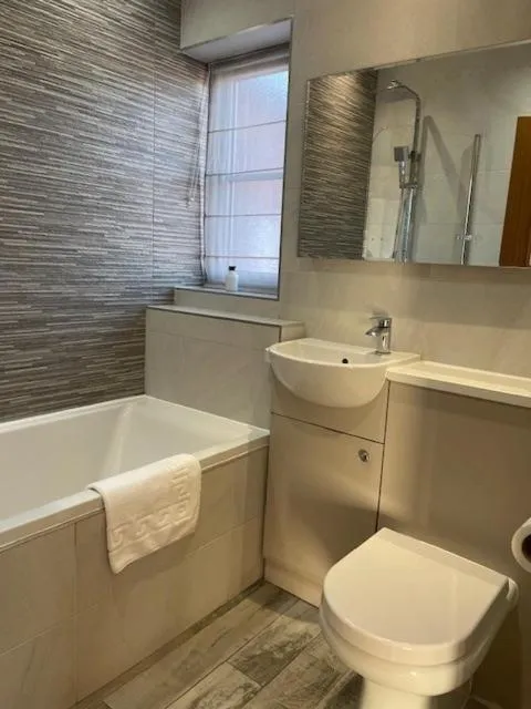 Bathroom in Cock O' Barton