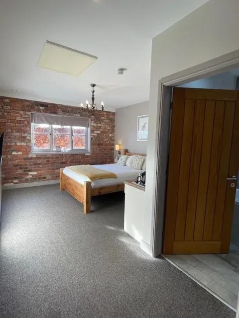 Bedroom, Bed in Cock O' Barton