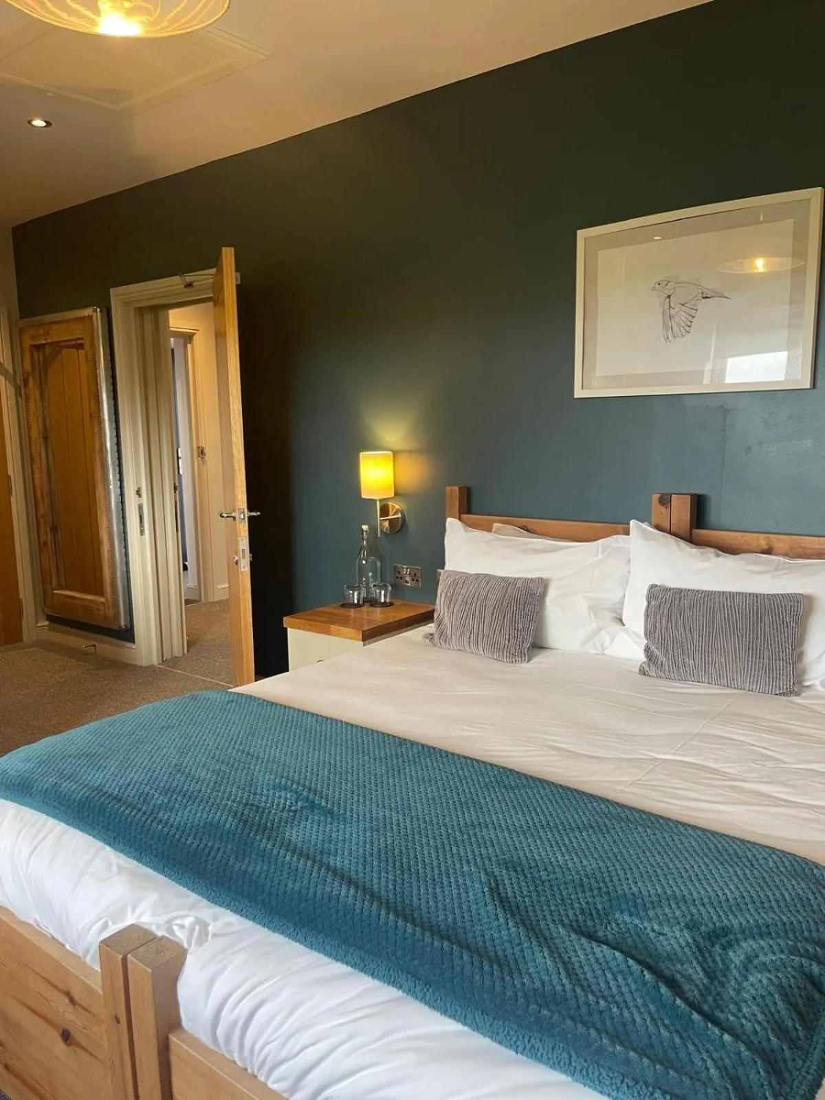 Bedroom, Bed in Cock O' Barton