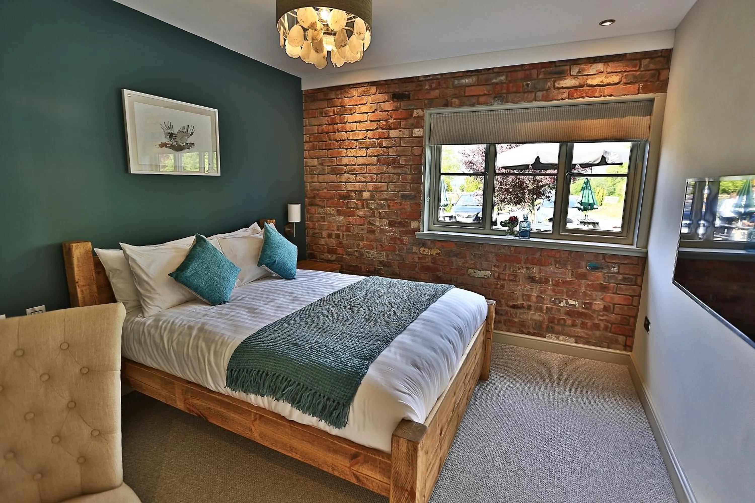 Photo of the whole room, Bed in Cock O' Barton