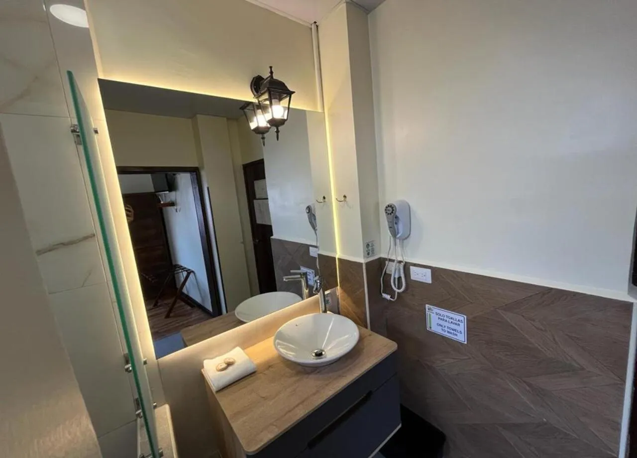 Bathroom in Friends Hotel & Rooftop - Historic Center & Museums