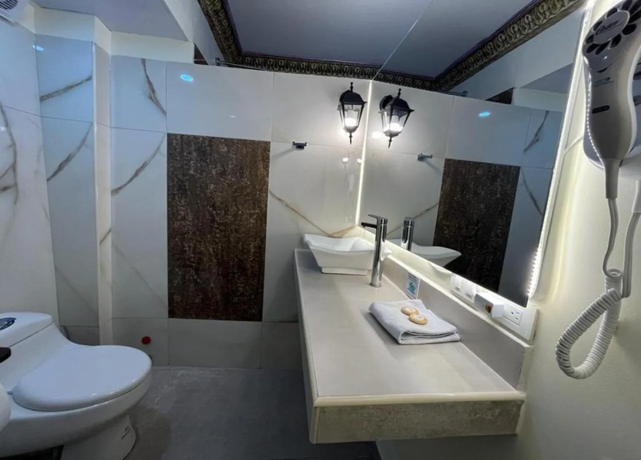 Bathroom in Friends Hotel & Rooftop - Historic Center & Museums