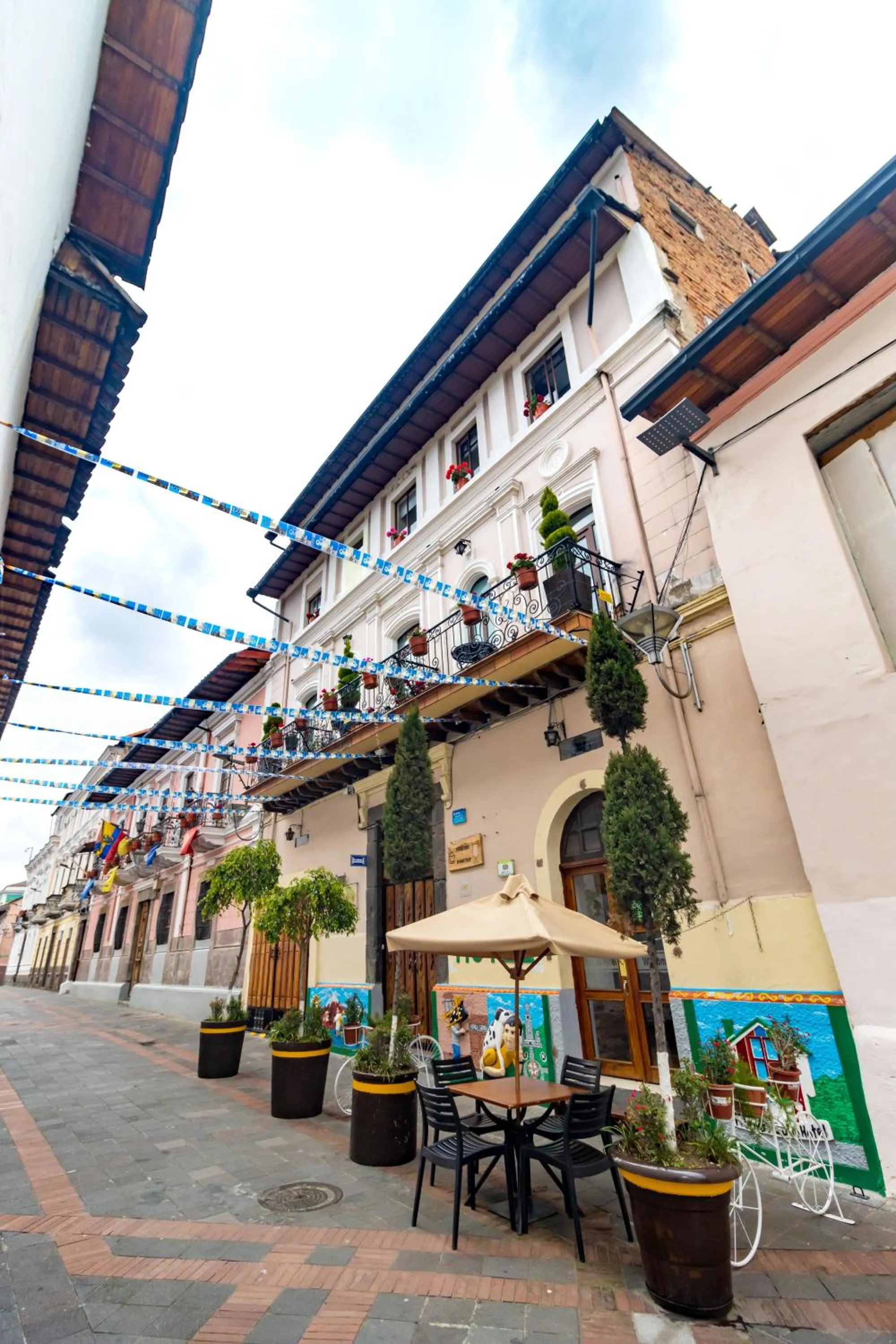 Facade/entrance in Friends Hotel & Rooftop - Historic Center & Museums