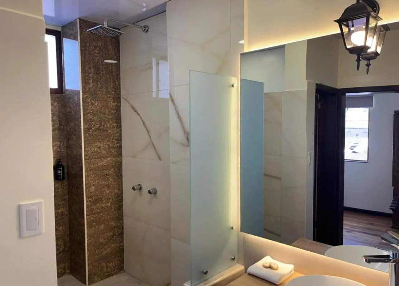 Shower in Friends Hotel & Rooftop - Historic Center & Museums