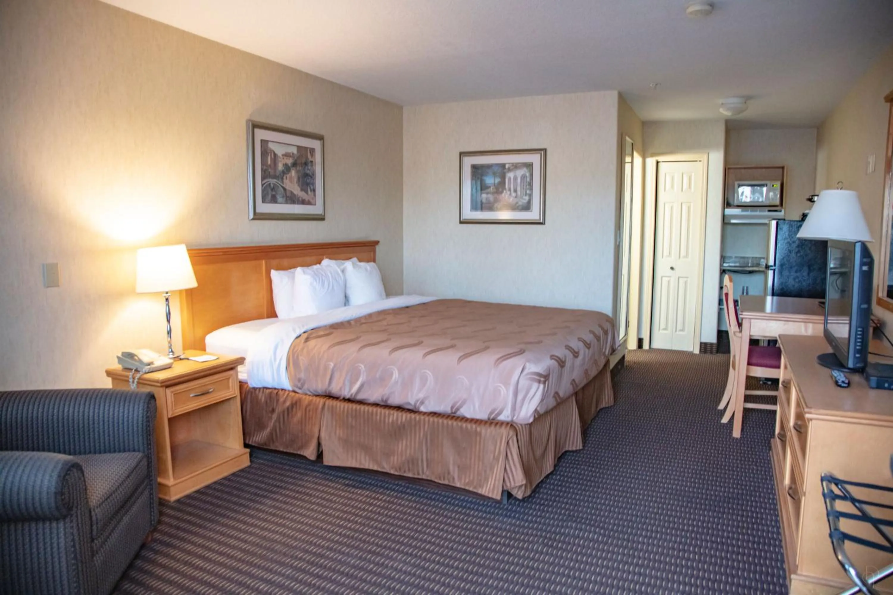 Photo of the whole room, Bed in All Stay Suites