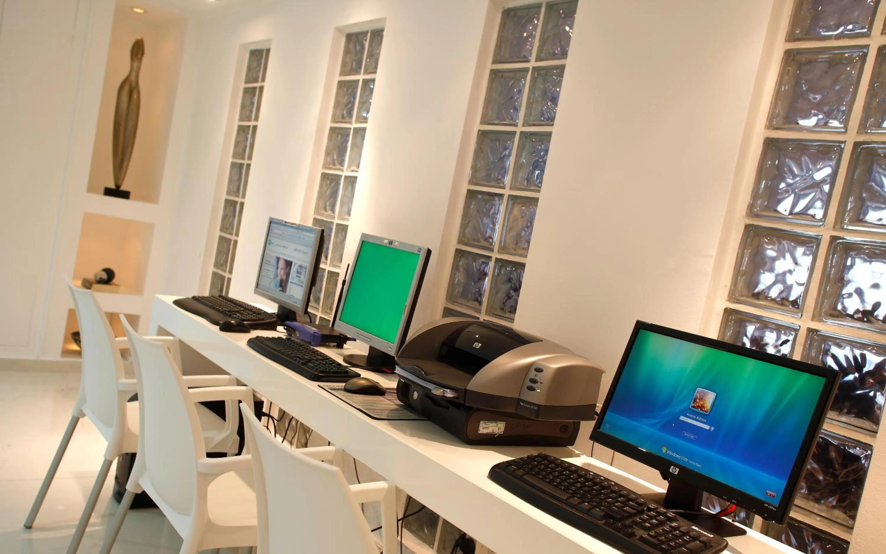 TV and multimedia in Anemi Hotel & Suites