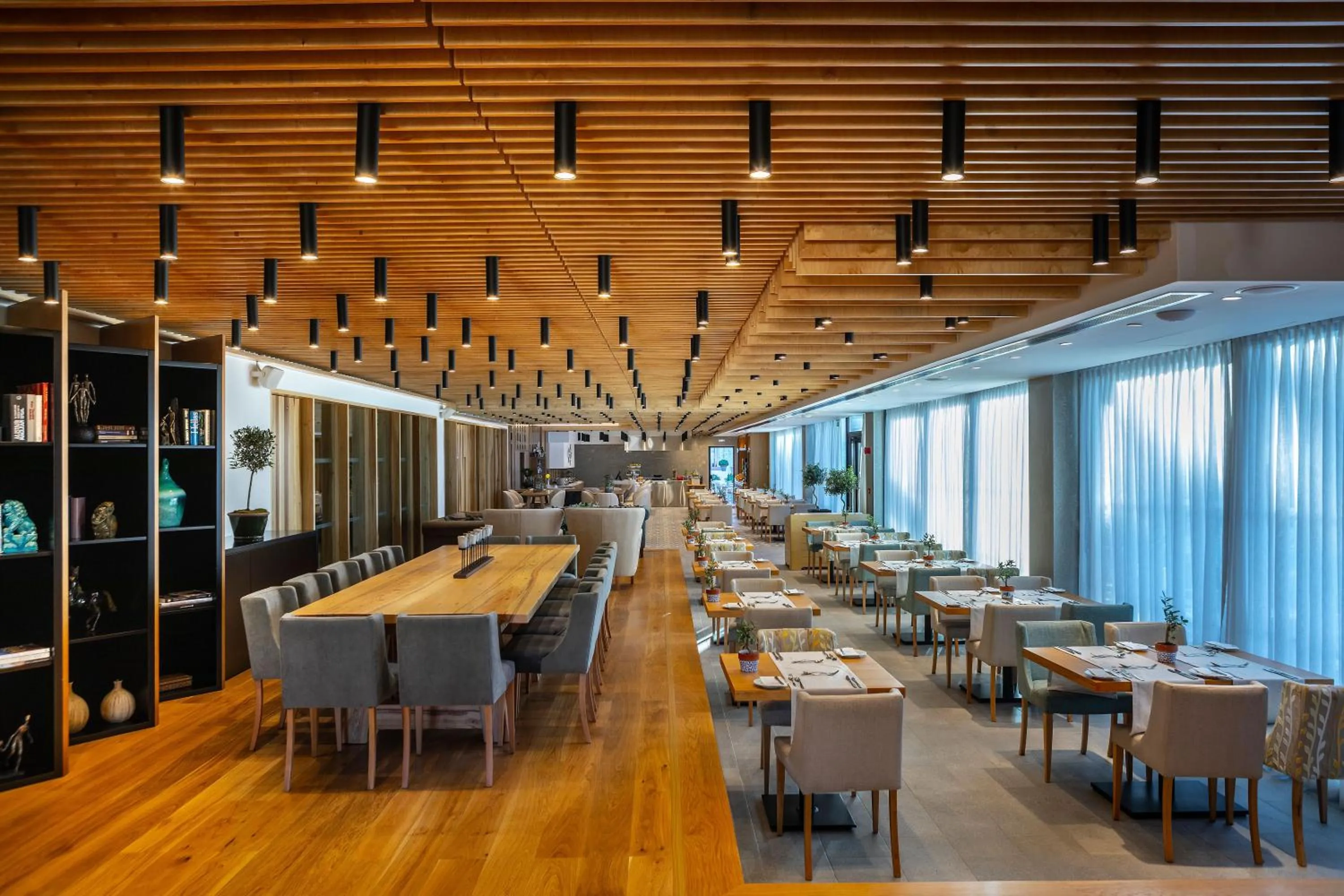 Restaurant/places to eat in Anemi Hotel & Suites