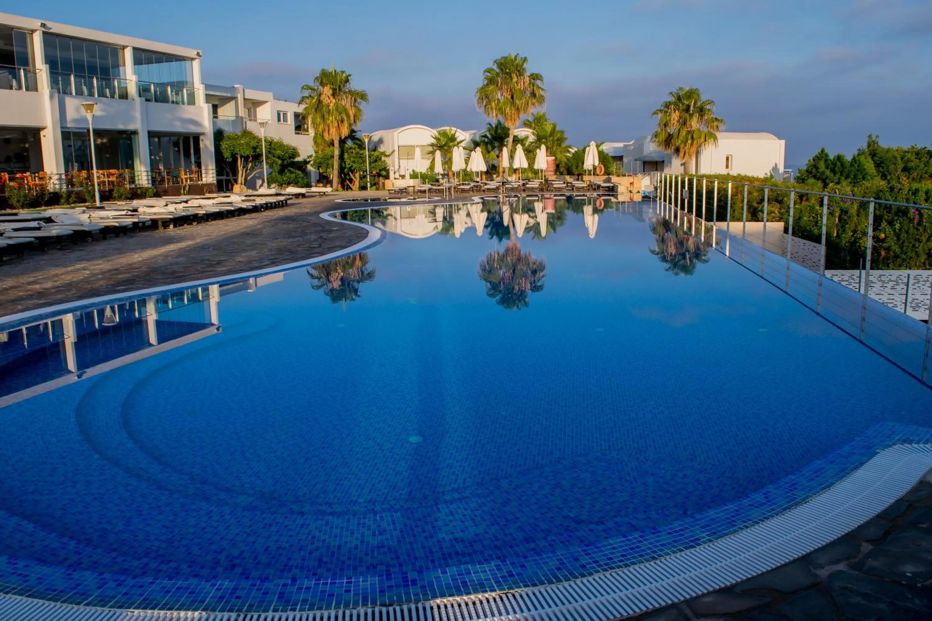 Swimming pool in Theo Sunset Bay Hotel