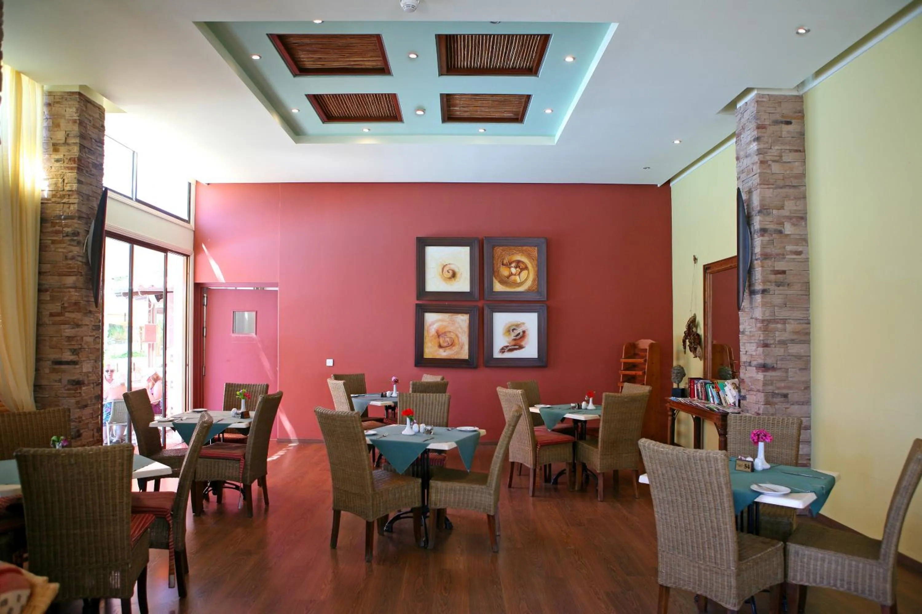 Restaurant/places to eat in Alva Hotel Apartments