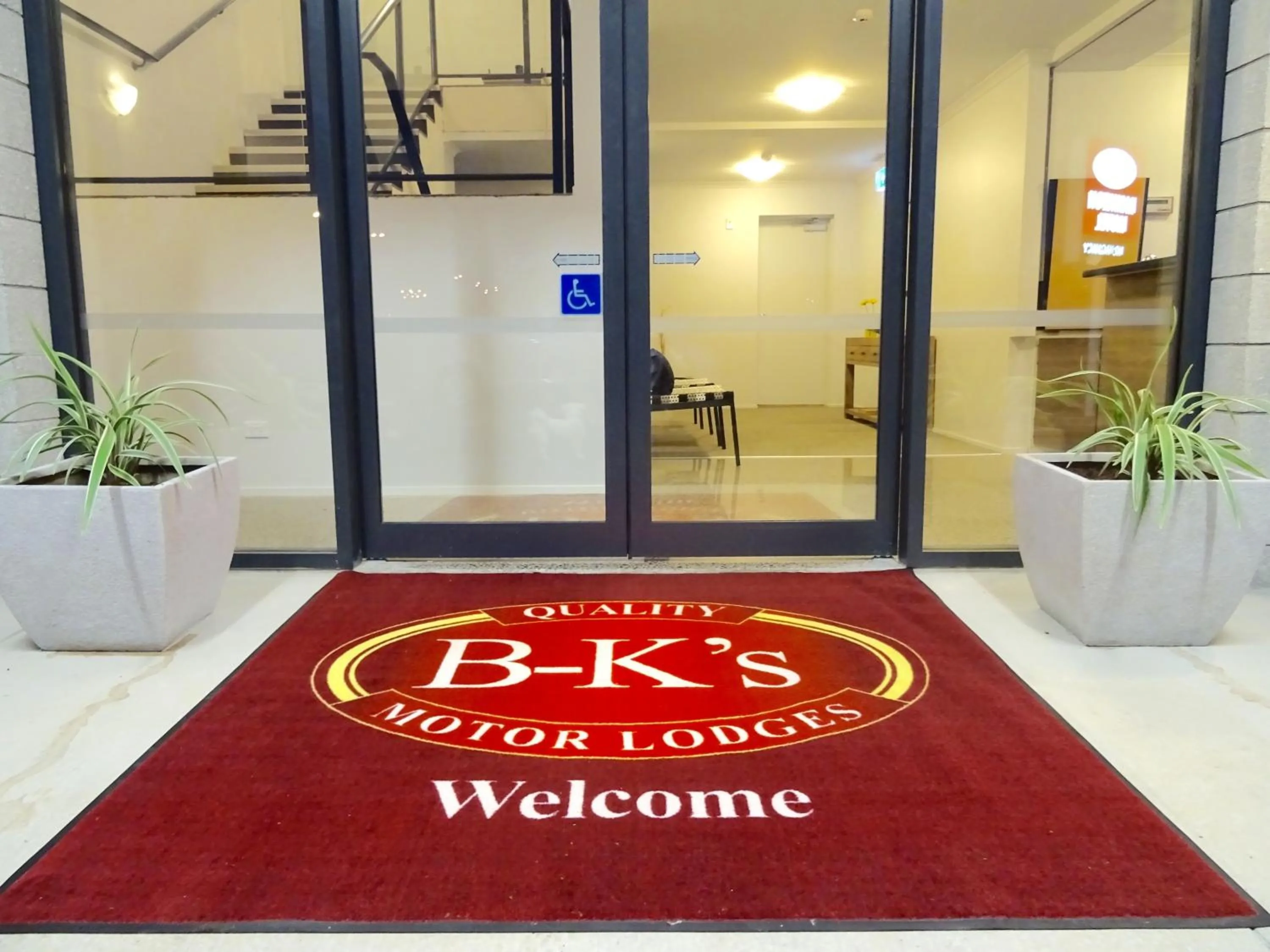 Facade/entrance in BKs Premier Motel Hamilton