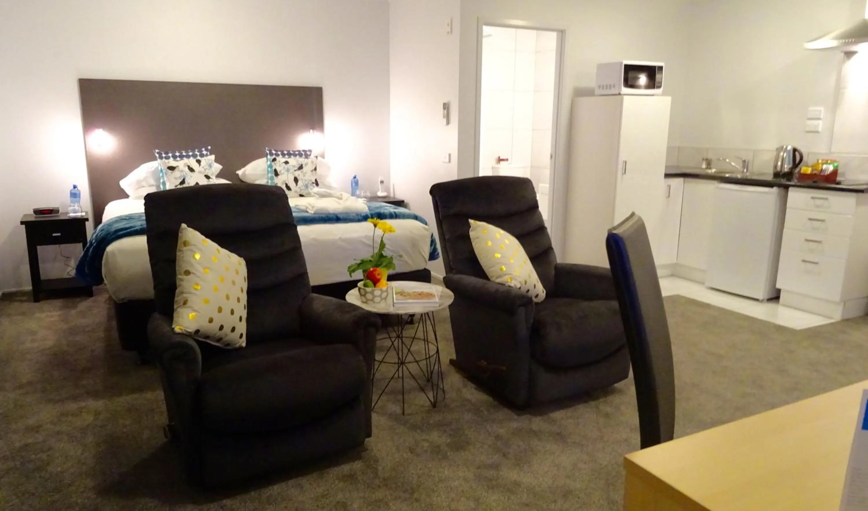 Photo of the whole room in BKs Premier Motel Hamilton