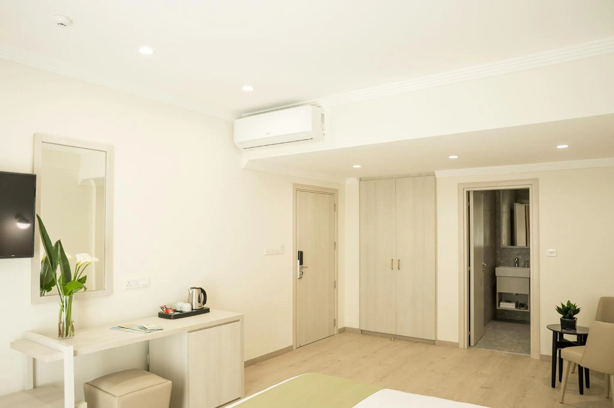 TV and multimedia, Bed in Roseum Boutique Hotel