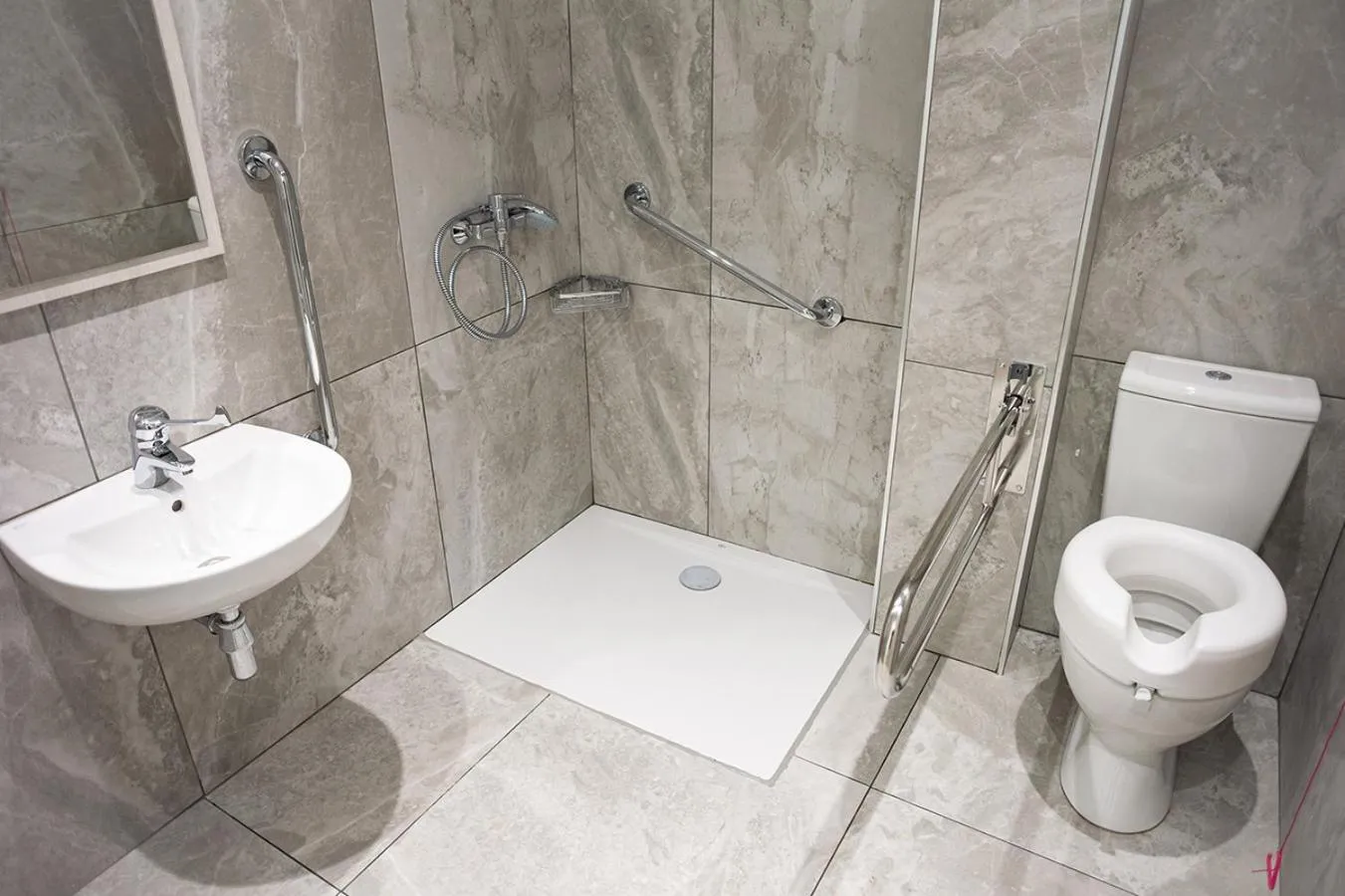 Shower in Roseum Boutique Hotel