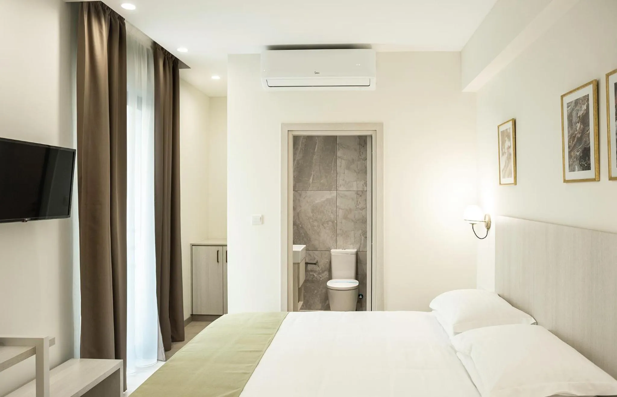 Bed in Roseum Boutique Hotel