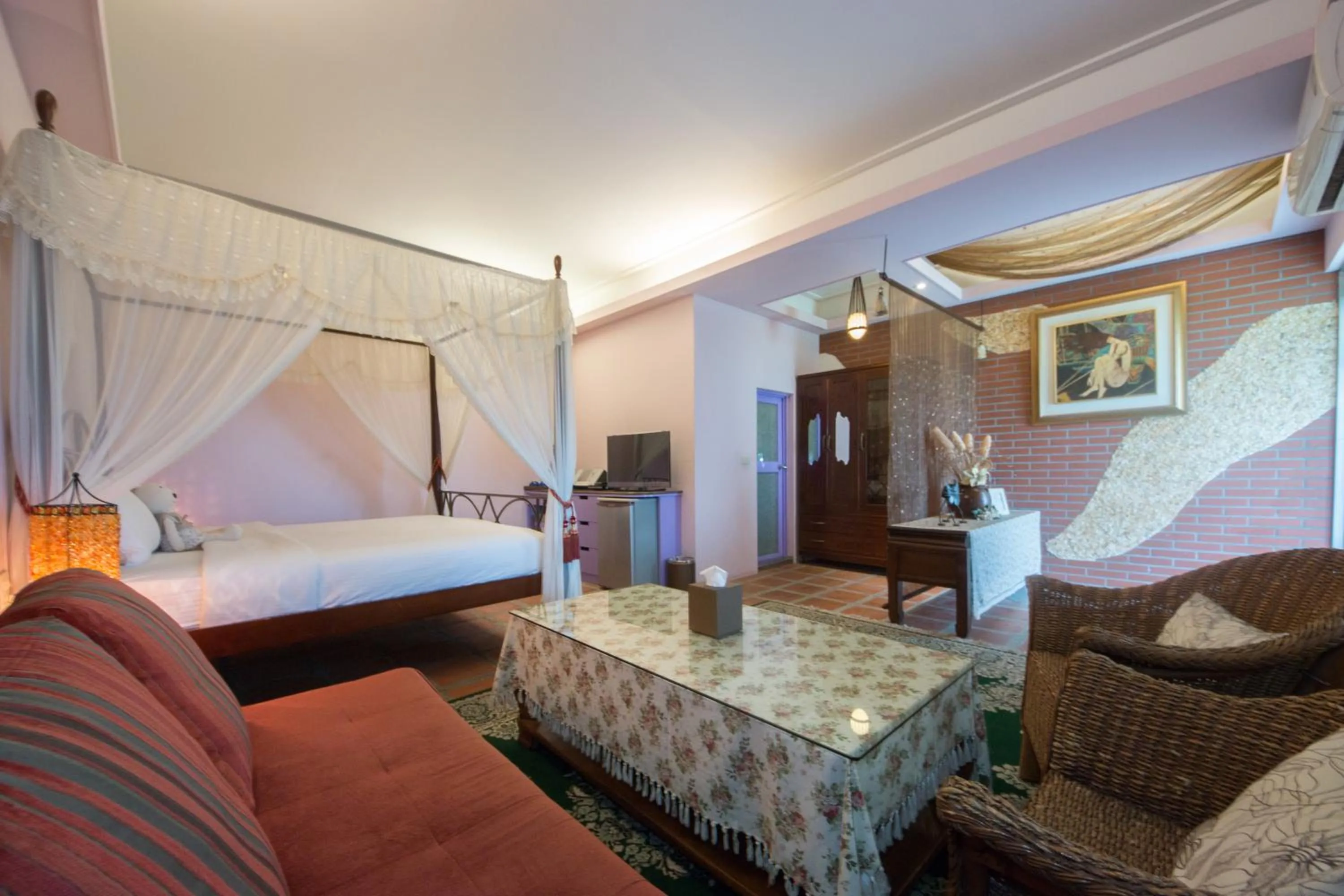 Photo of the whole room in Blissful Star