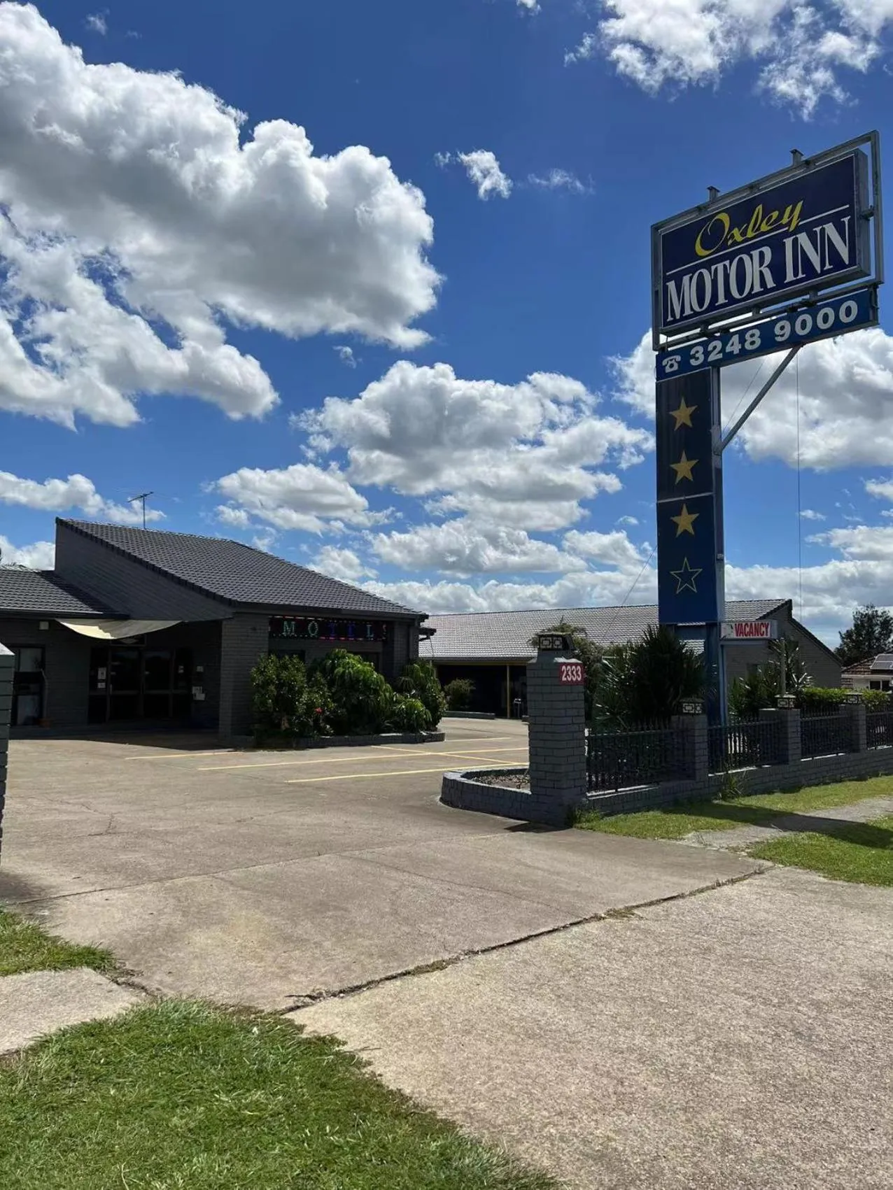 Property building in Oxley Motor Inn